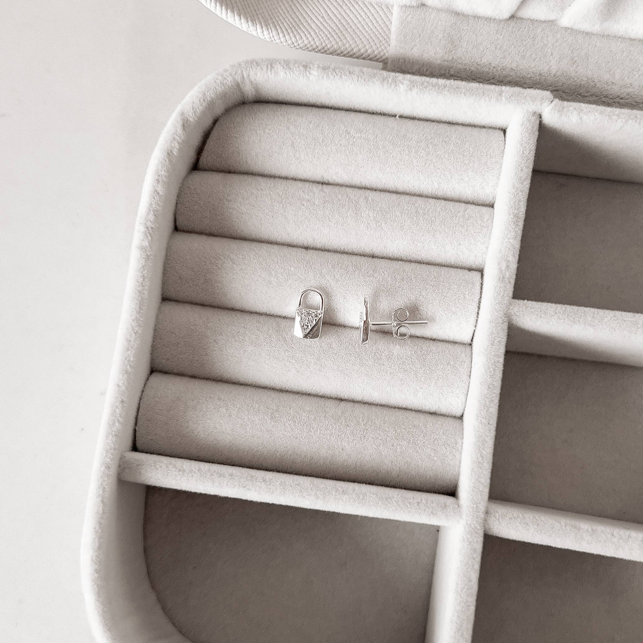 Imagem Brinco cadeado com zircônias 8mm