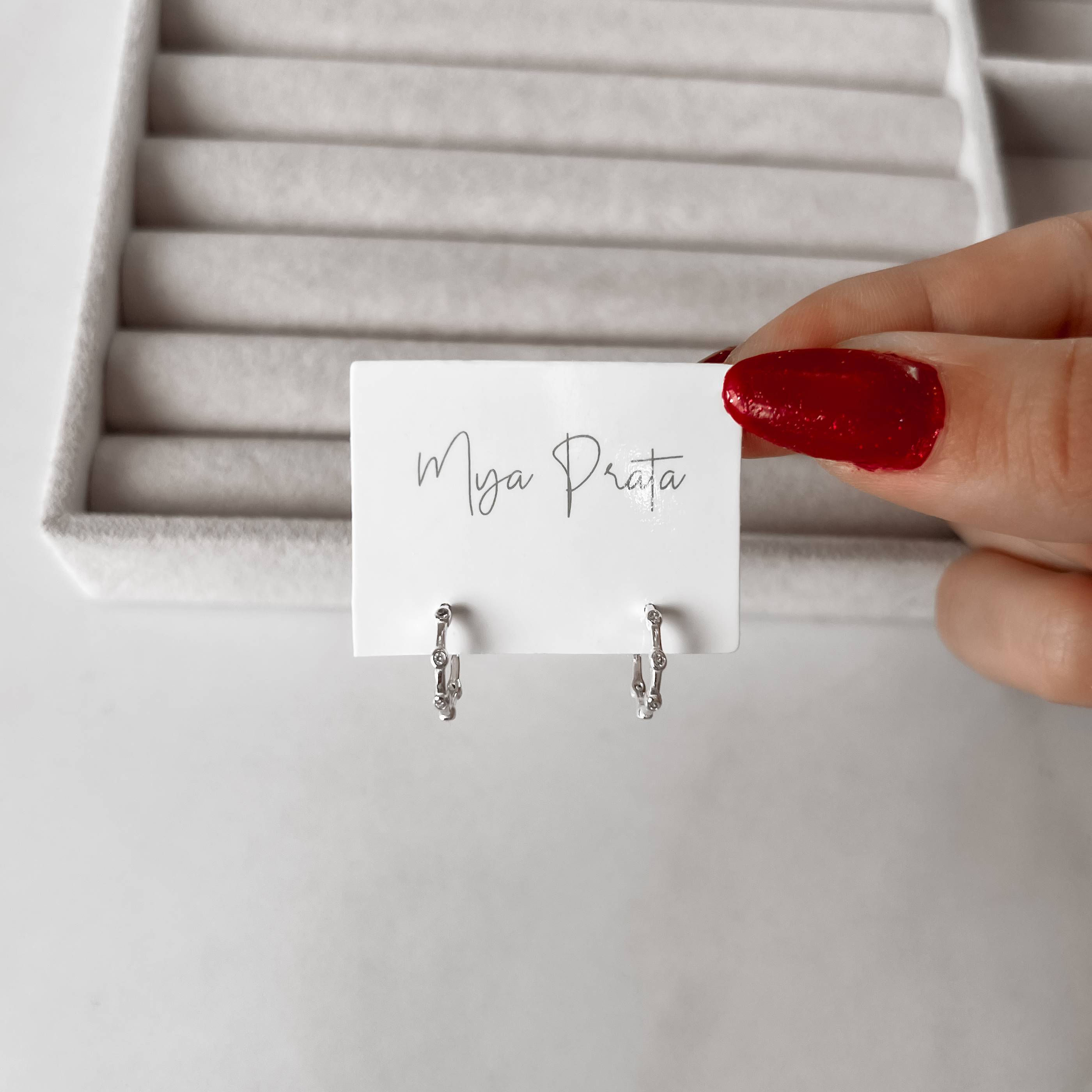 Imagem Argola fina 12mm com zircônias