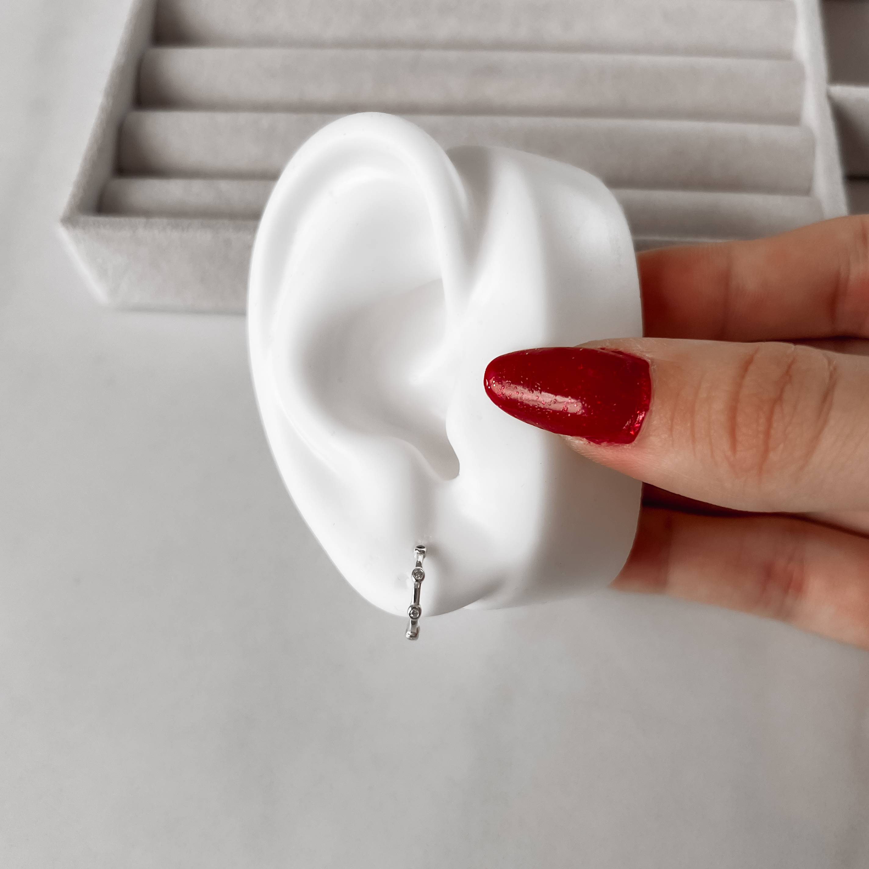 Imagem Secundária Argola fina 12mm com zircônias