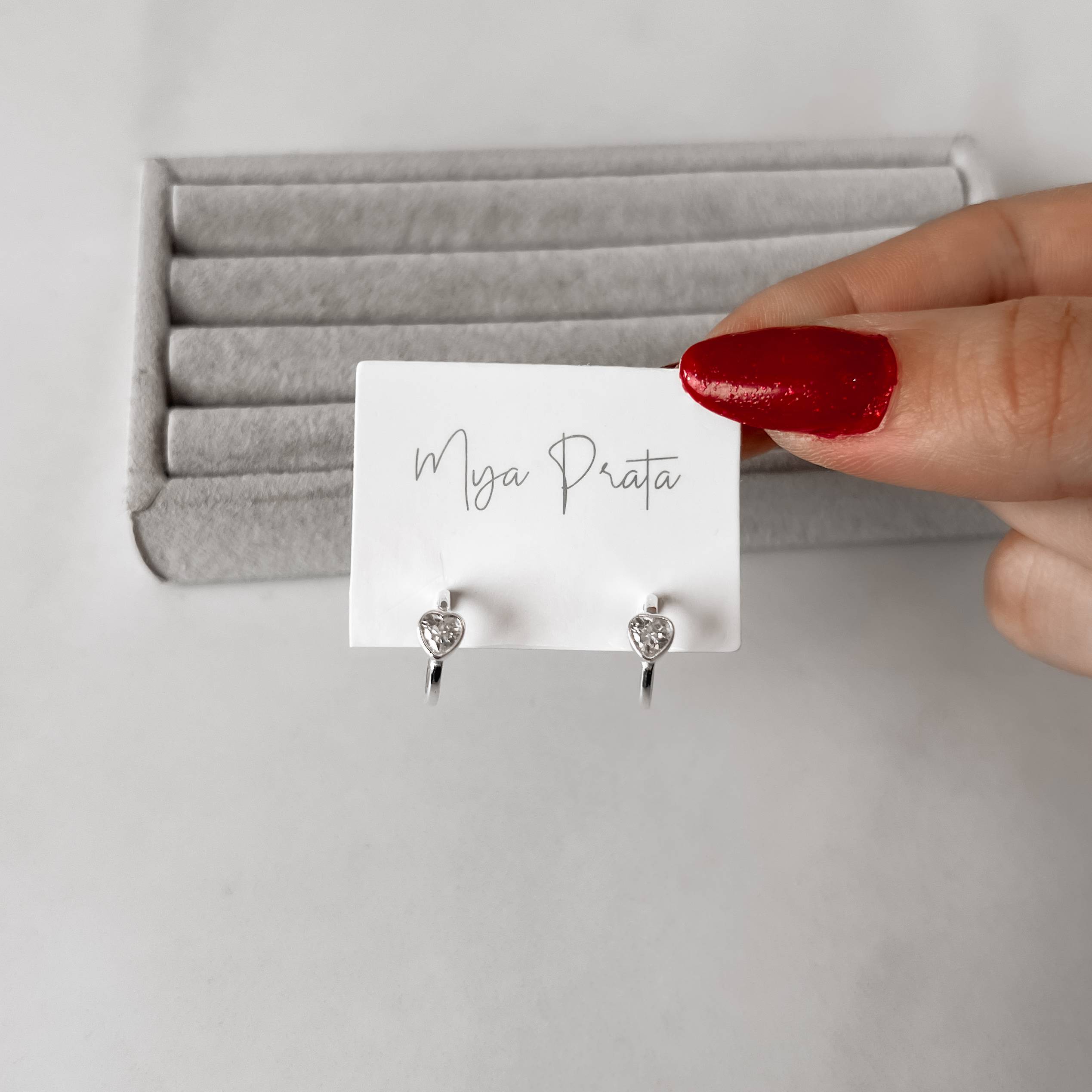 Imagem Argola 12mm detalhe zircônia coração tarraxa