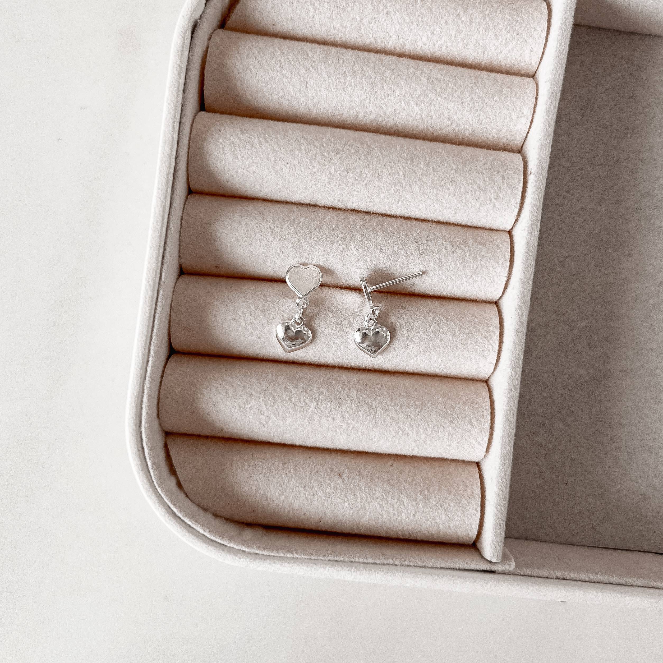 Imagem Secundária Brinco coração liso com pingente coração 6mm