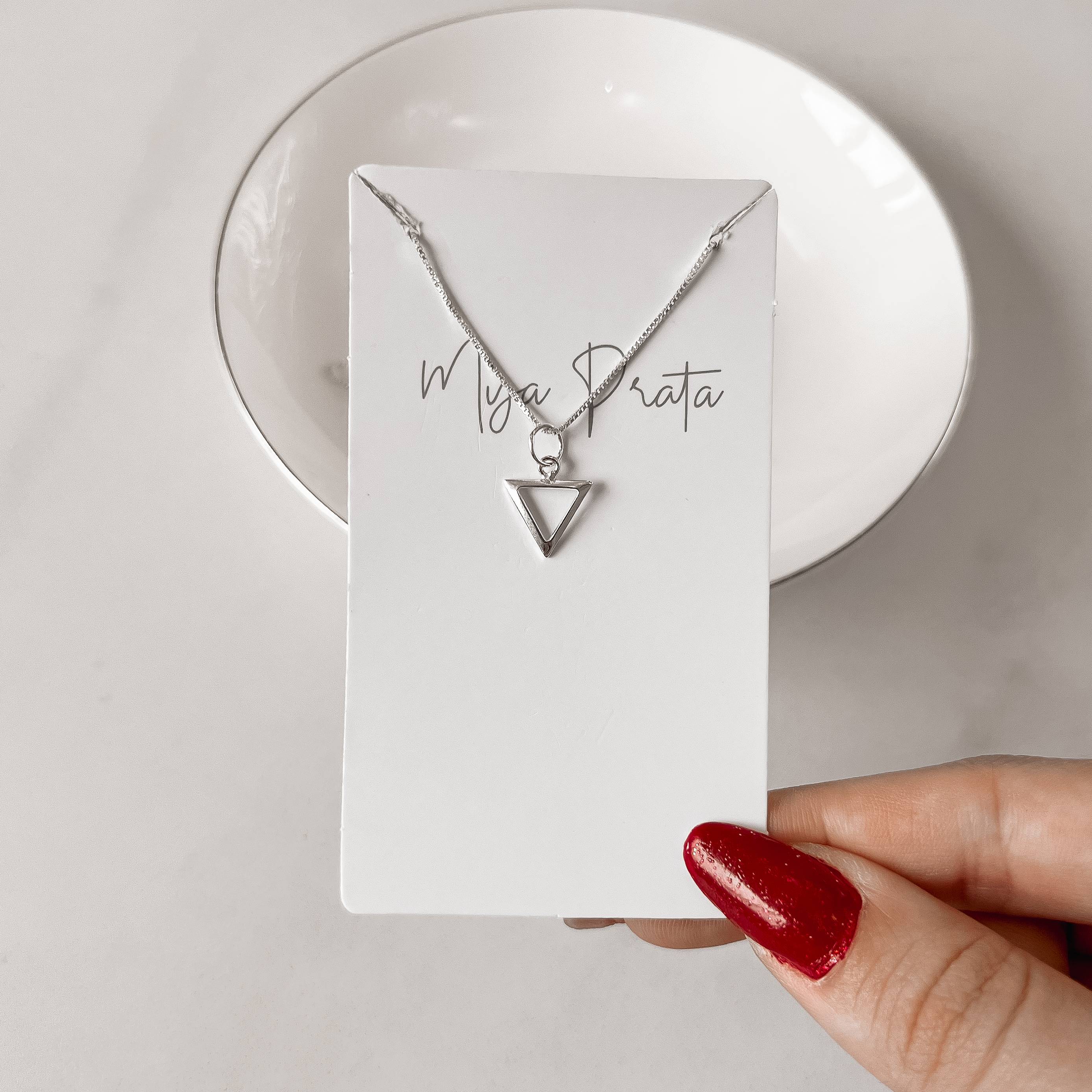 Imagem Colar pingente triângulo vazado 10mm 40cm