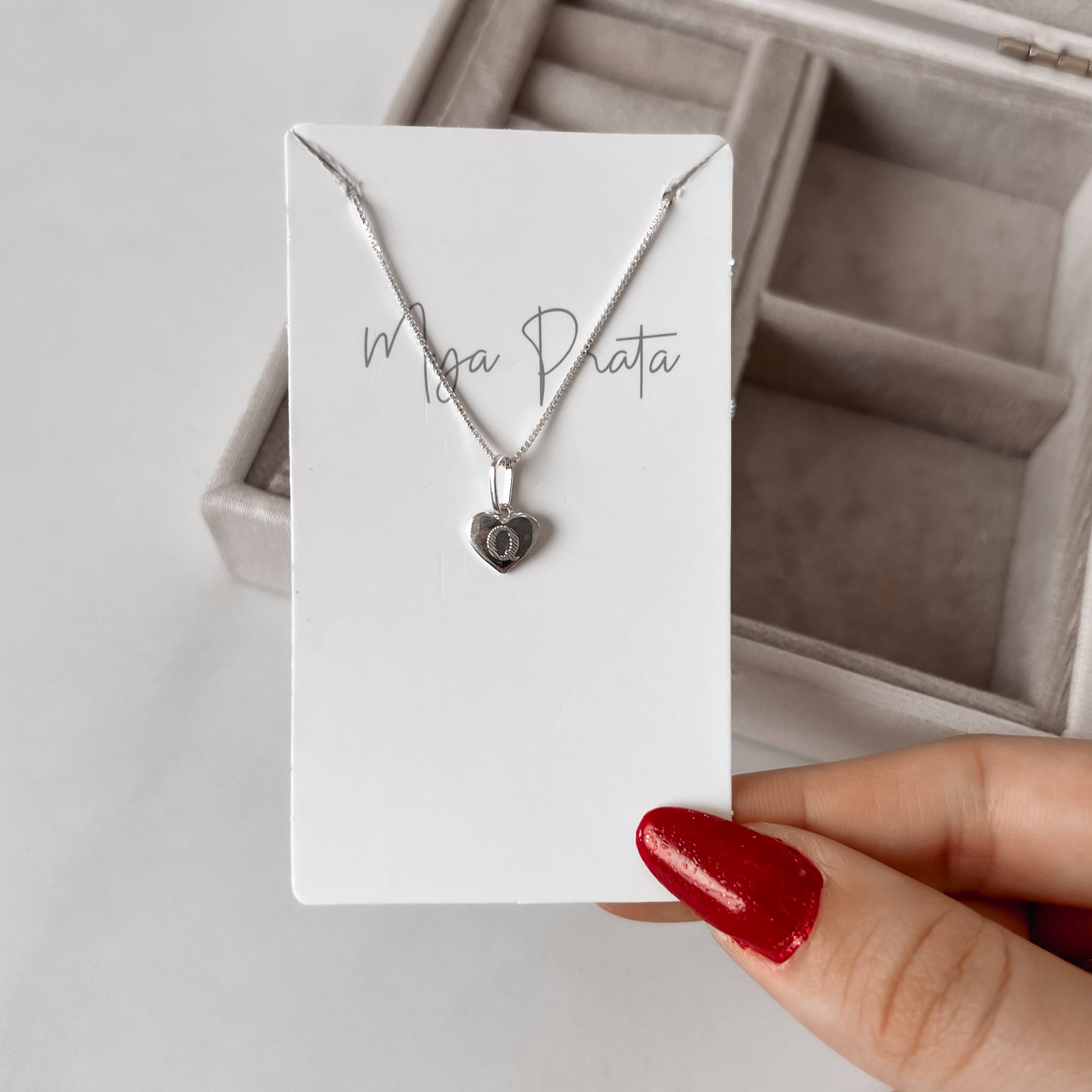 Imagem Secundária Colar pingente coração letra Q 45cm