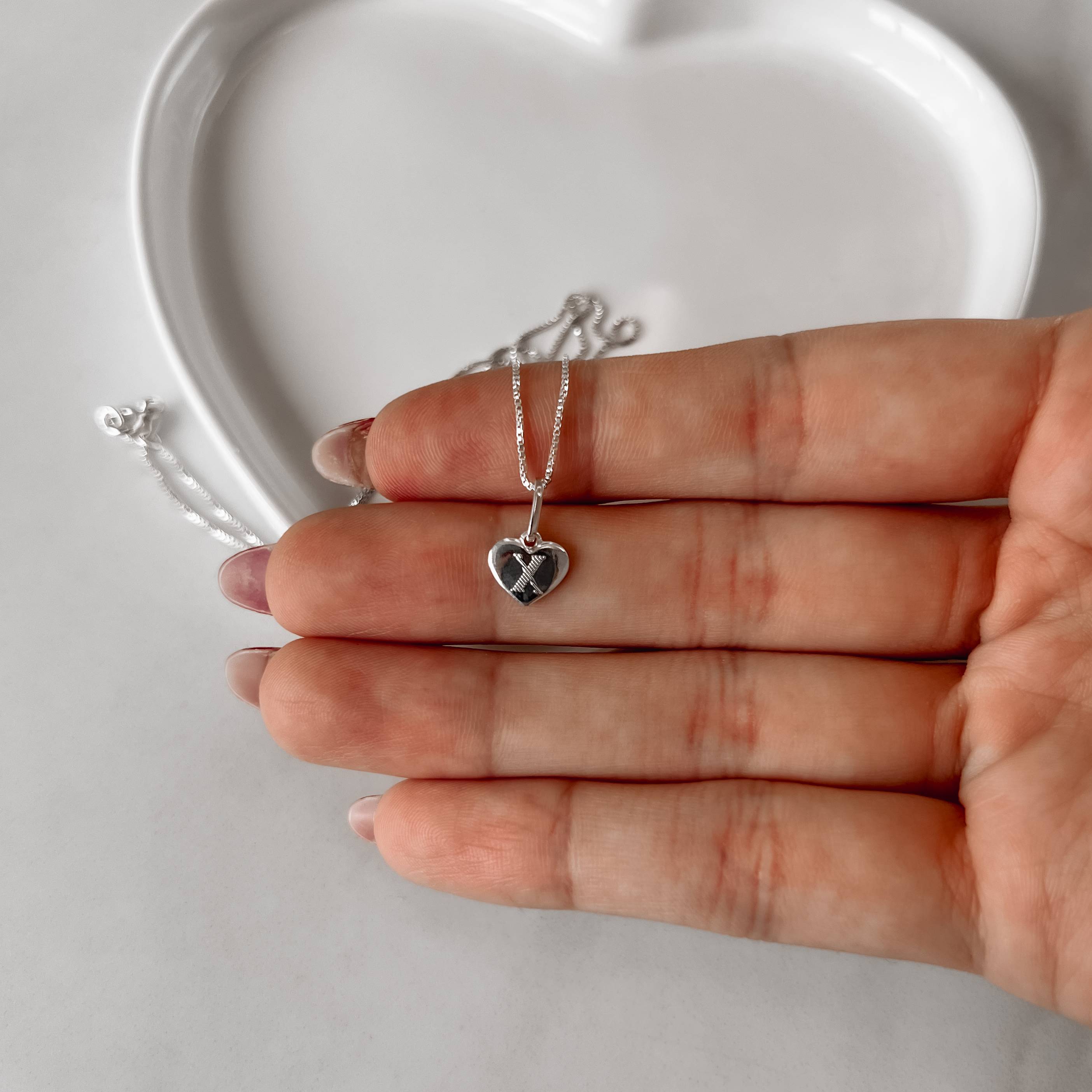 Imagem Secundária Colar pingente coração letra X 45cm