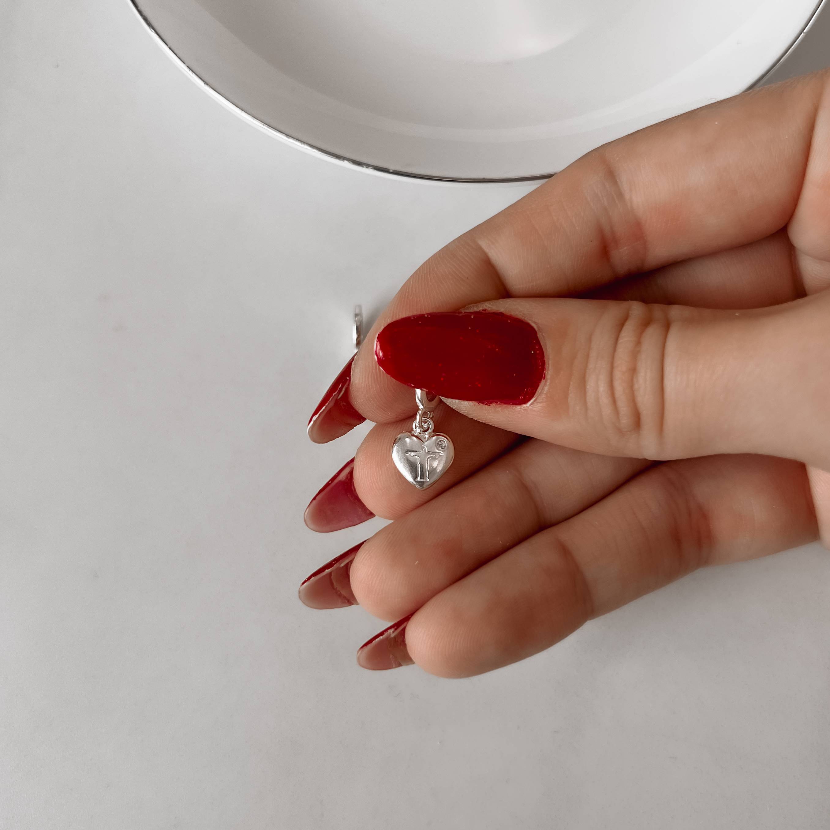 Imagem Secundária Pingente coração desenho Cristo 9mm