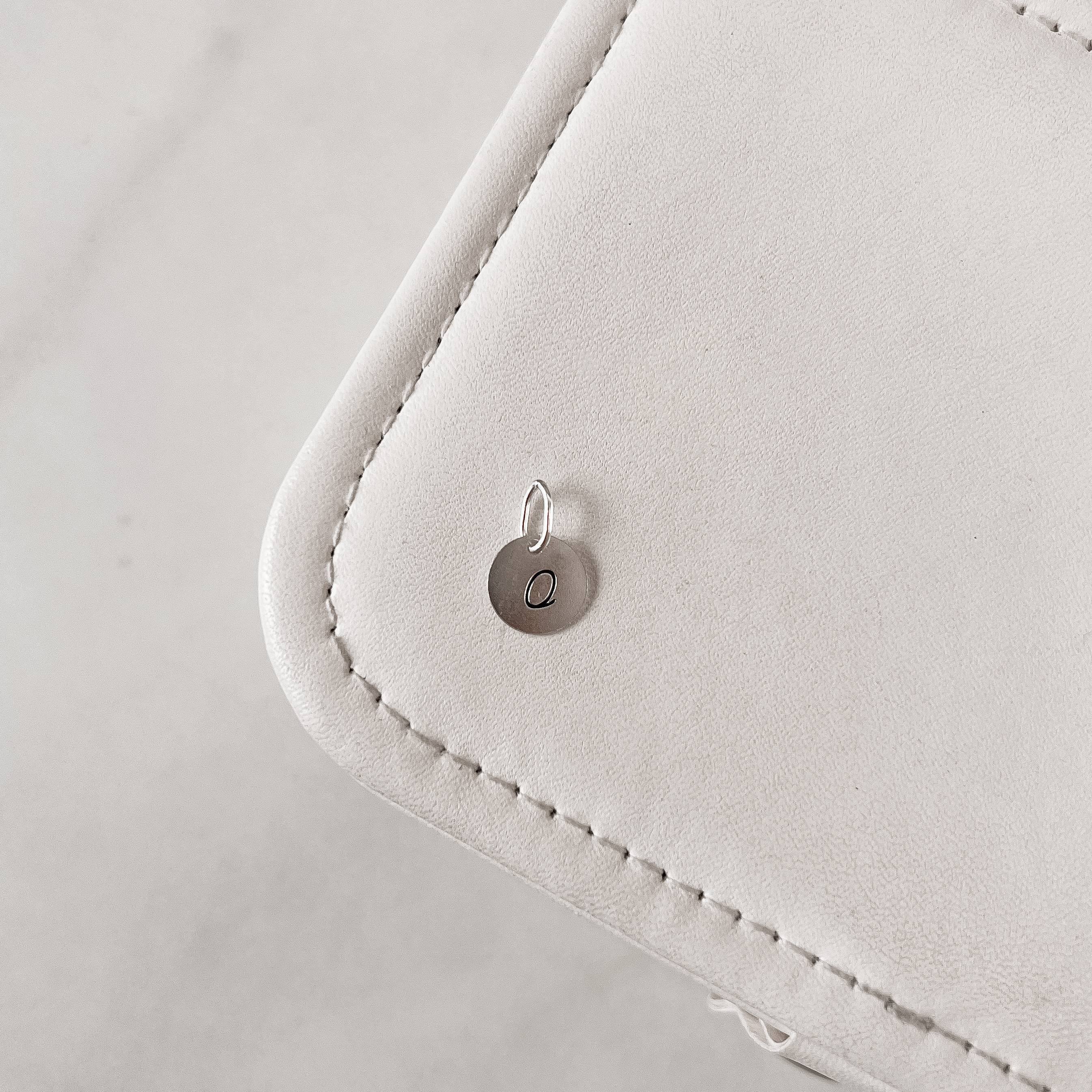 Imagem Secundária Pingente medalha letra O 10mm