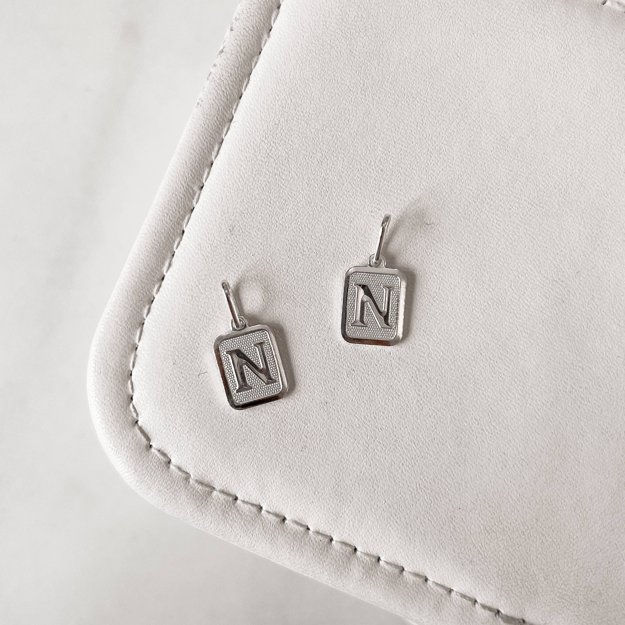 Pingente placa letra N 12mm 