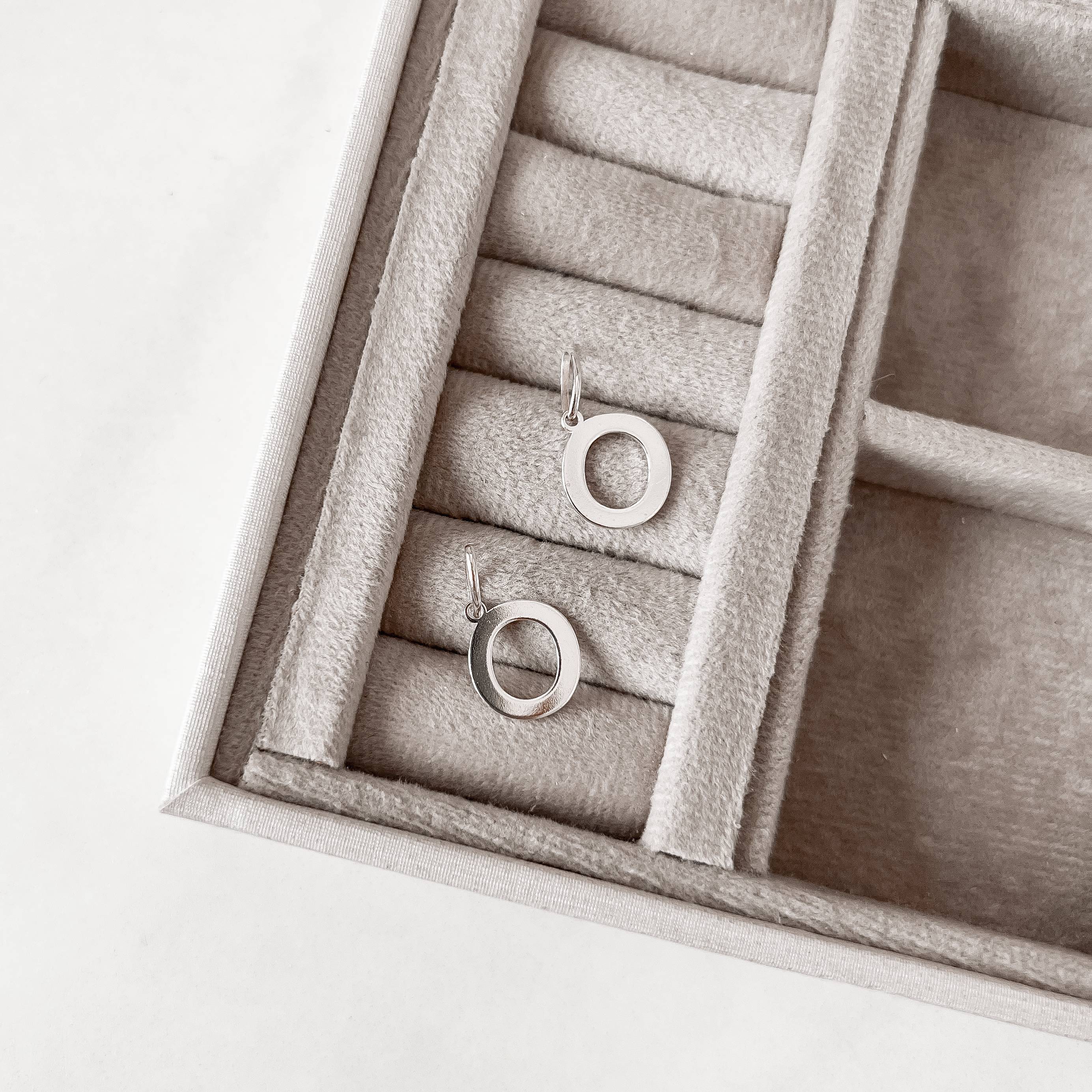 Imagem Secundária Pingente letra O