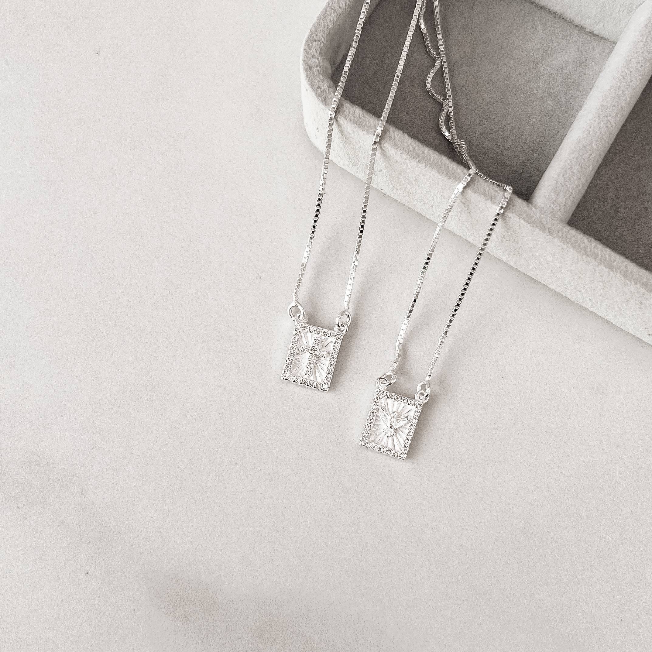 Escapulário medalhas cruz e Espírito Santo cravejados v15 60cm