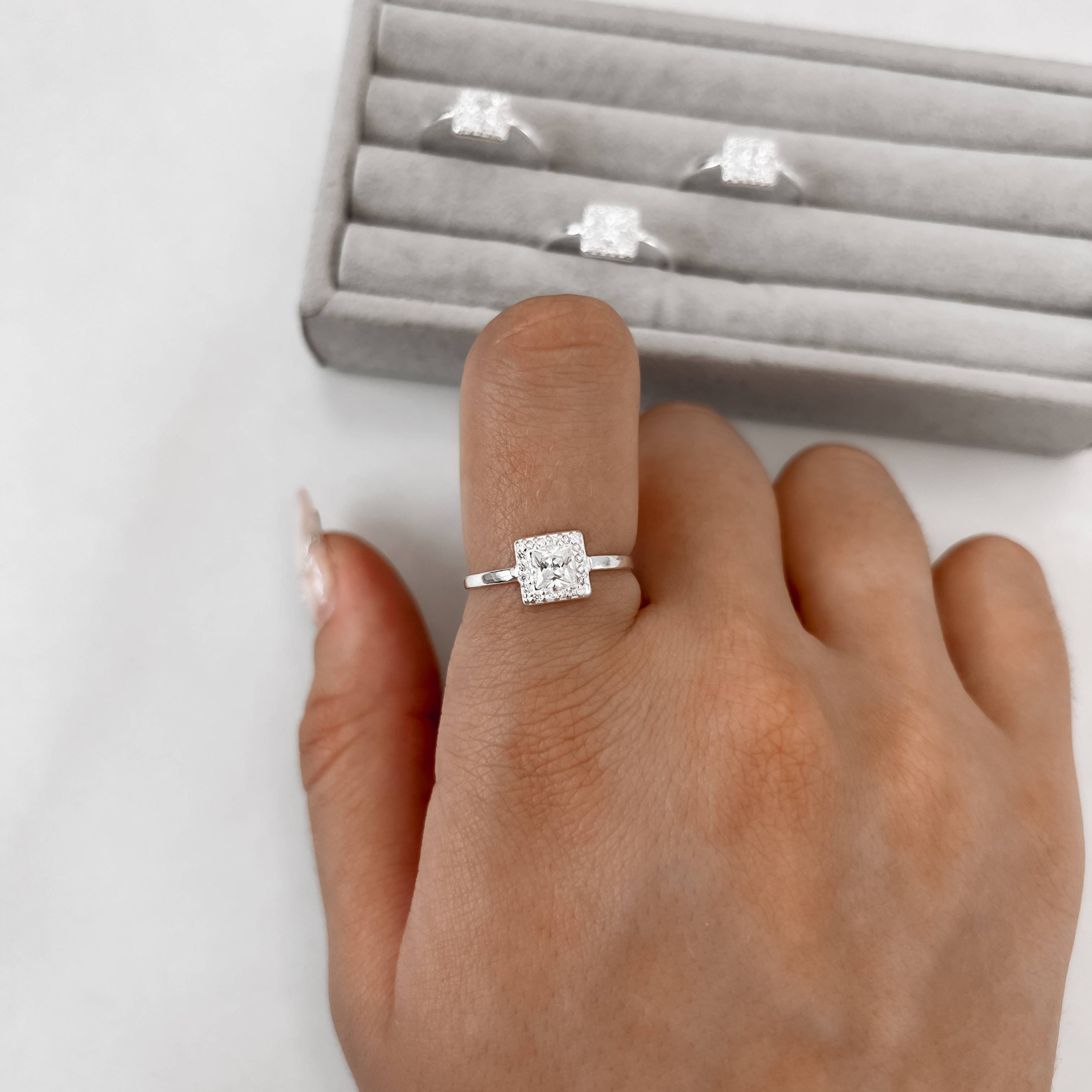 Imagem Secundária Anel quadrado cravejado