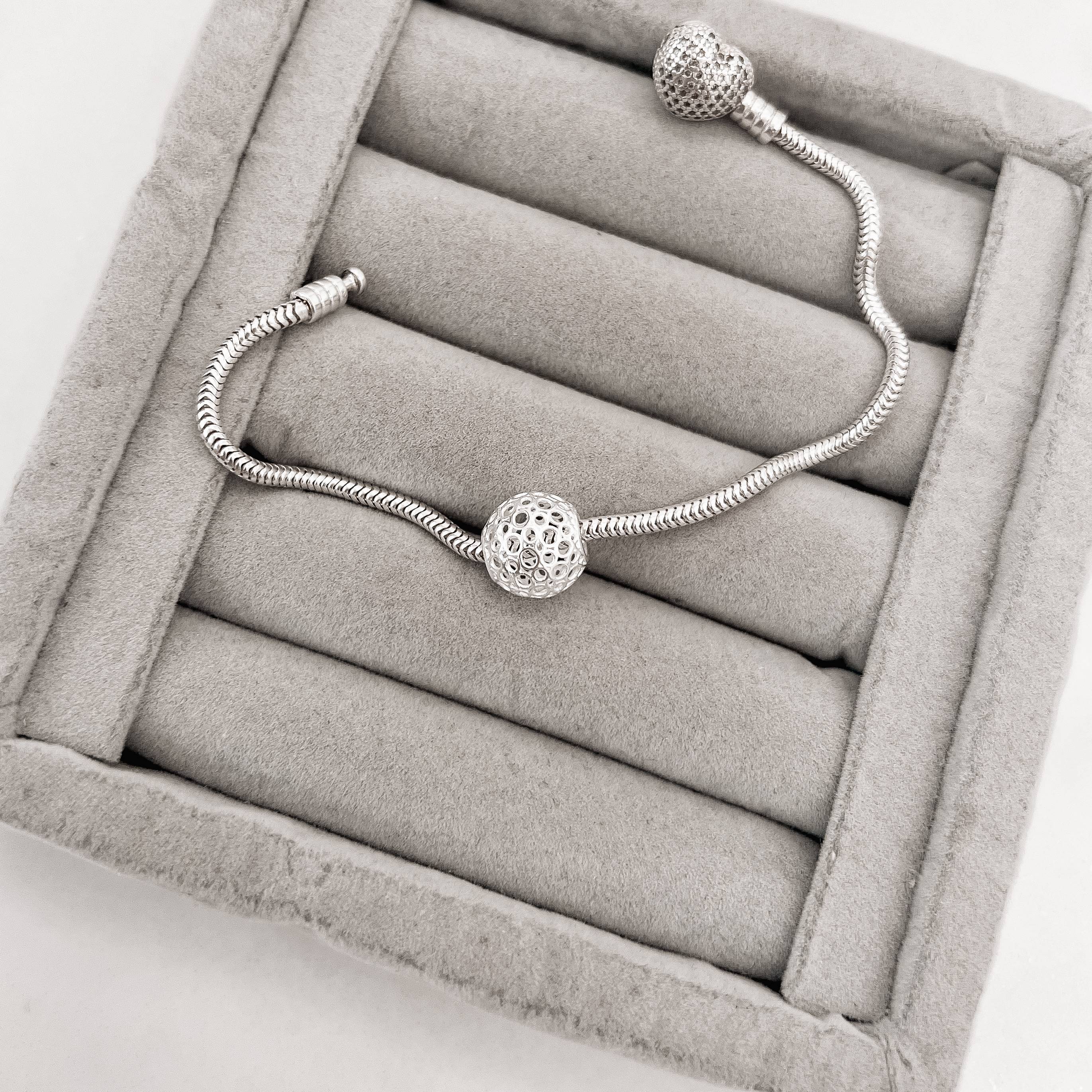 Berloque separador bola 3D detalhe círculos 10mm