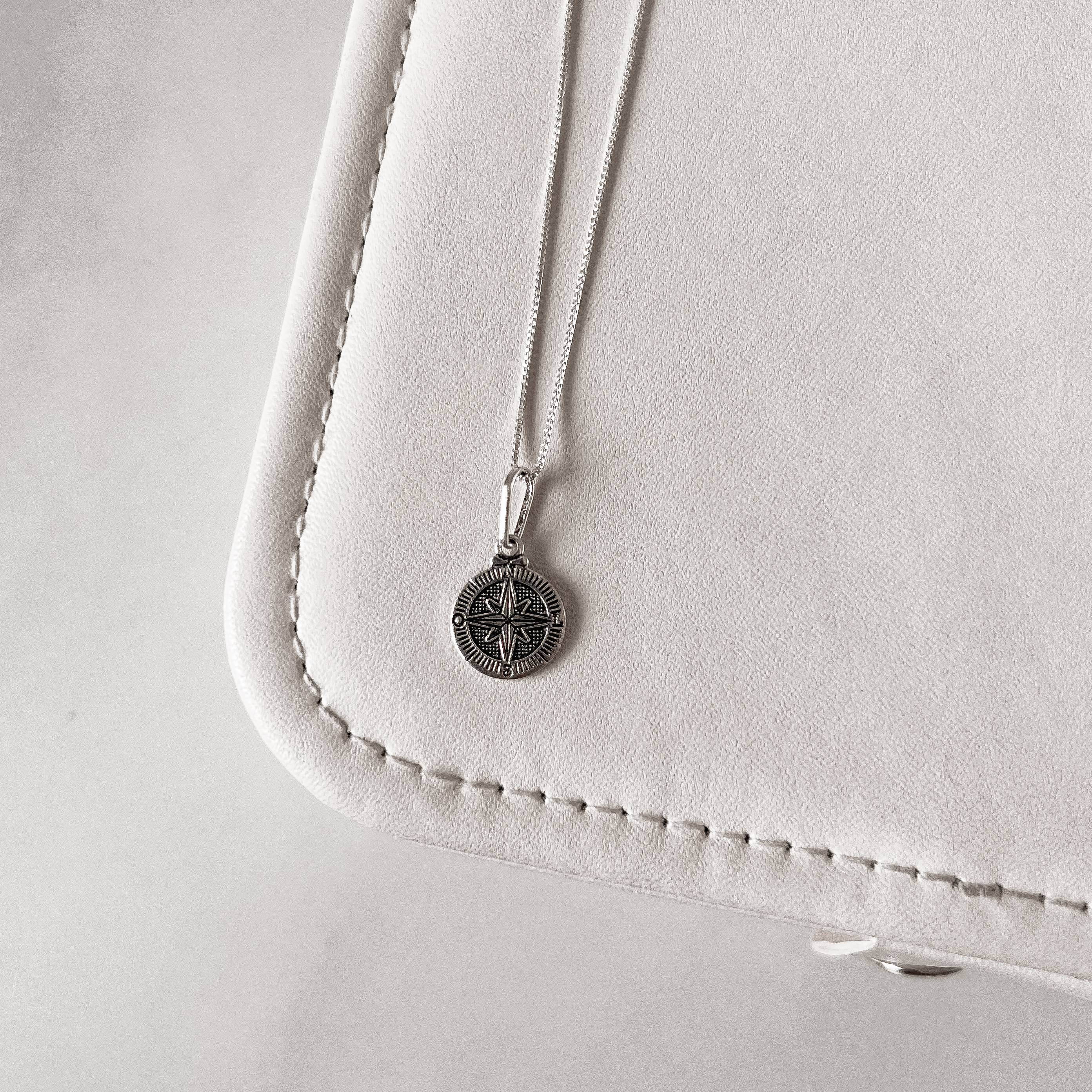 Imagem Colar pingente medalha rosa dos ventos 45cm