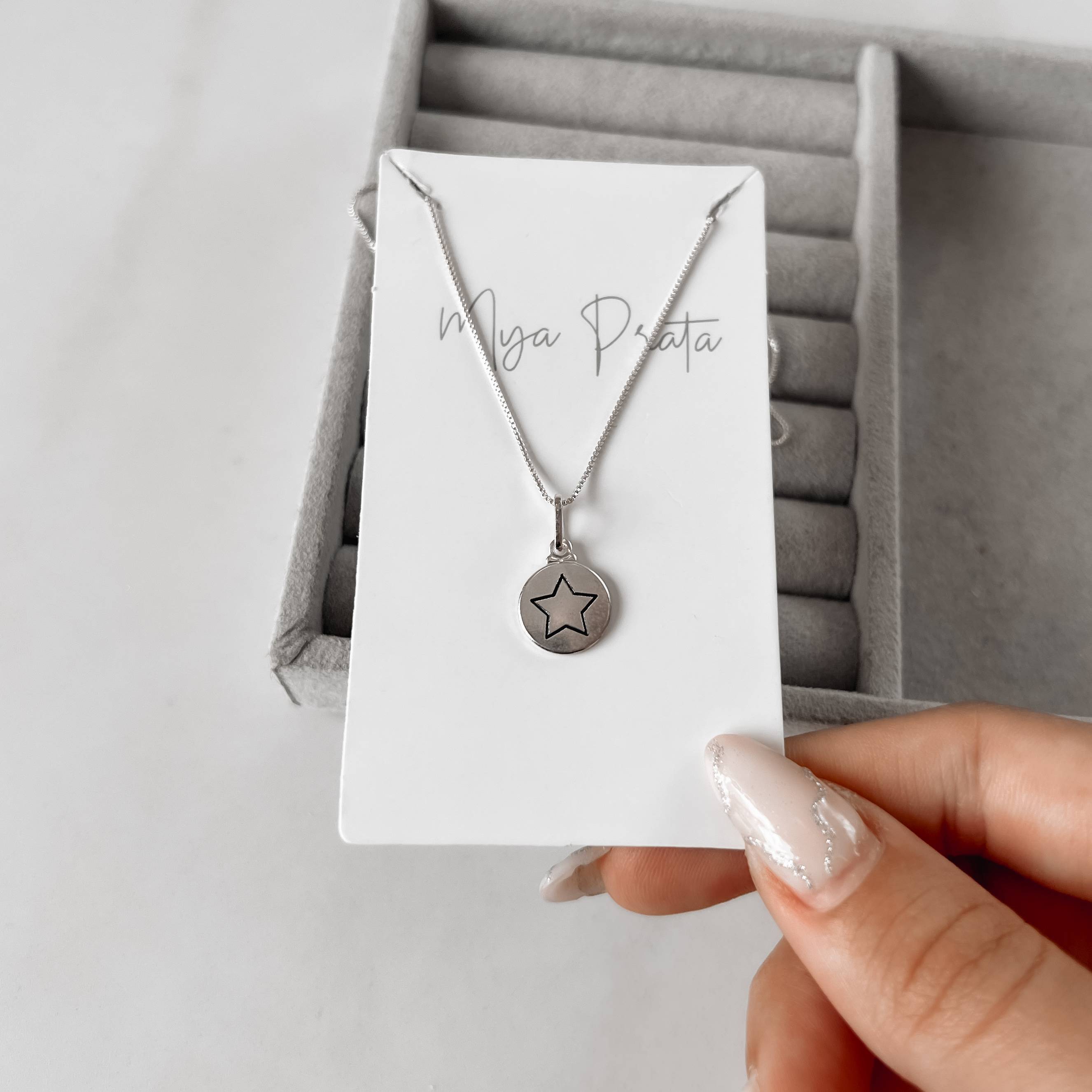 Imagem Secundária Colar pingente medalha estrela resina 45cm