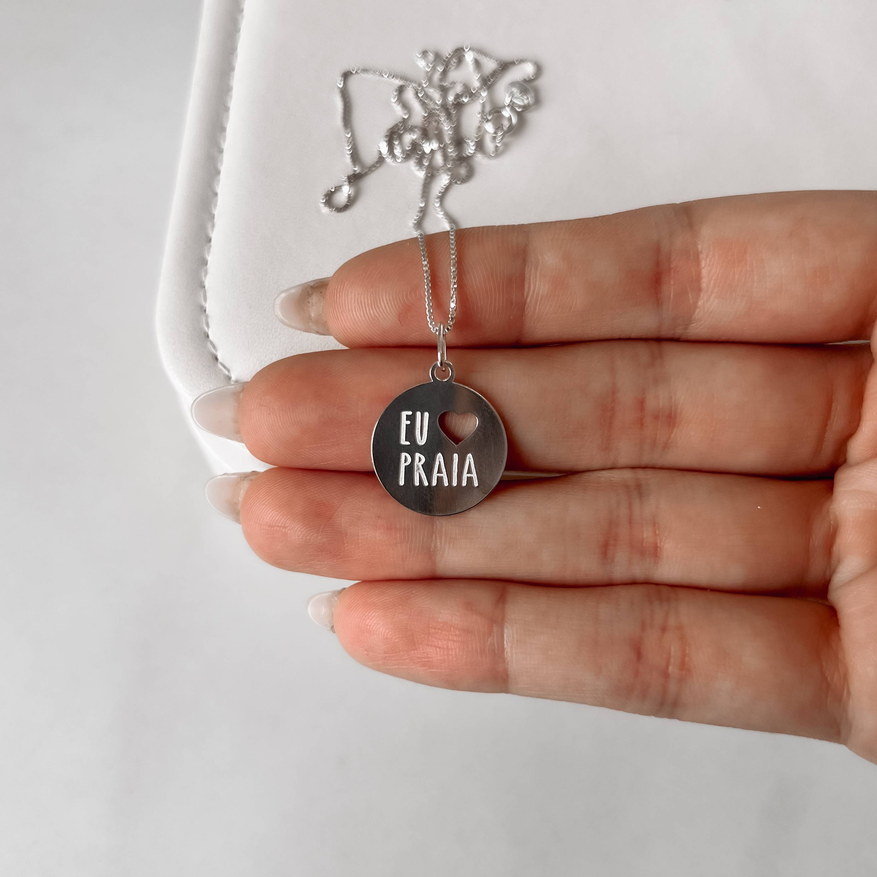 Imagem Secundária Colar pingente medalha eu amo praia 45cm