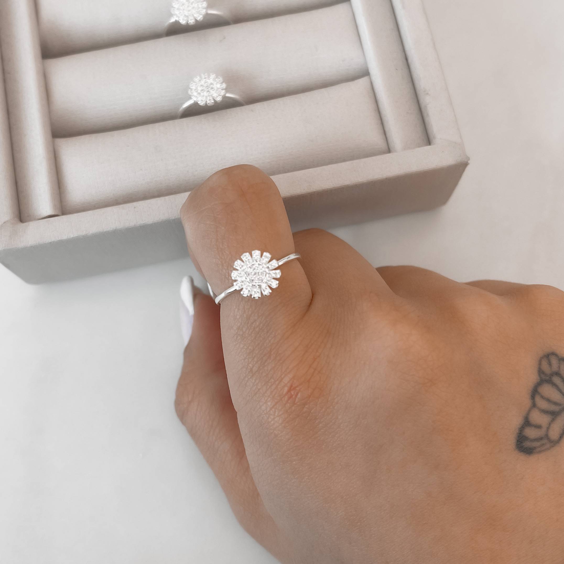 Imagem Anel flor cravejada