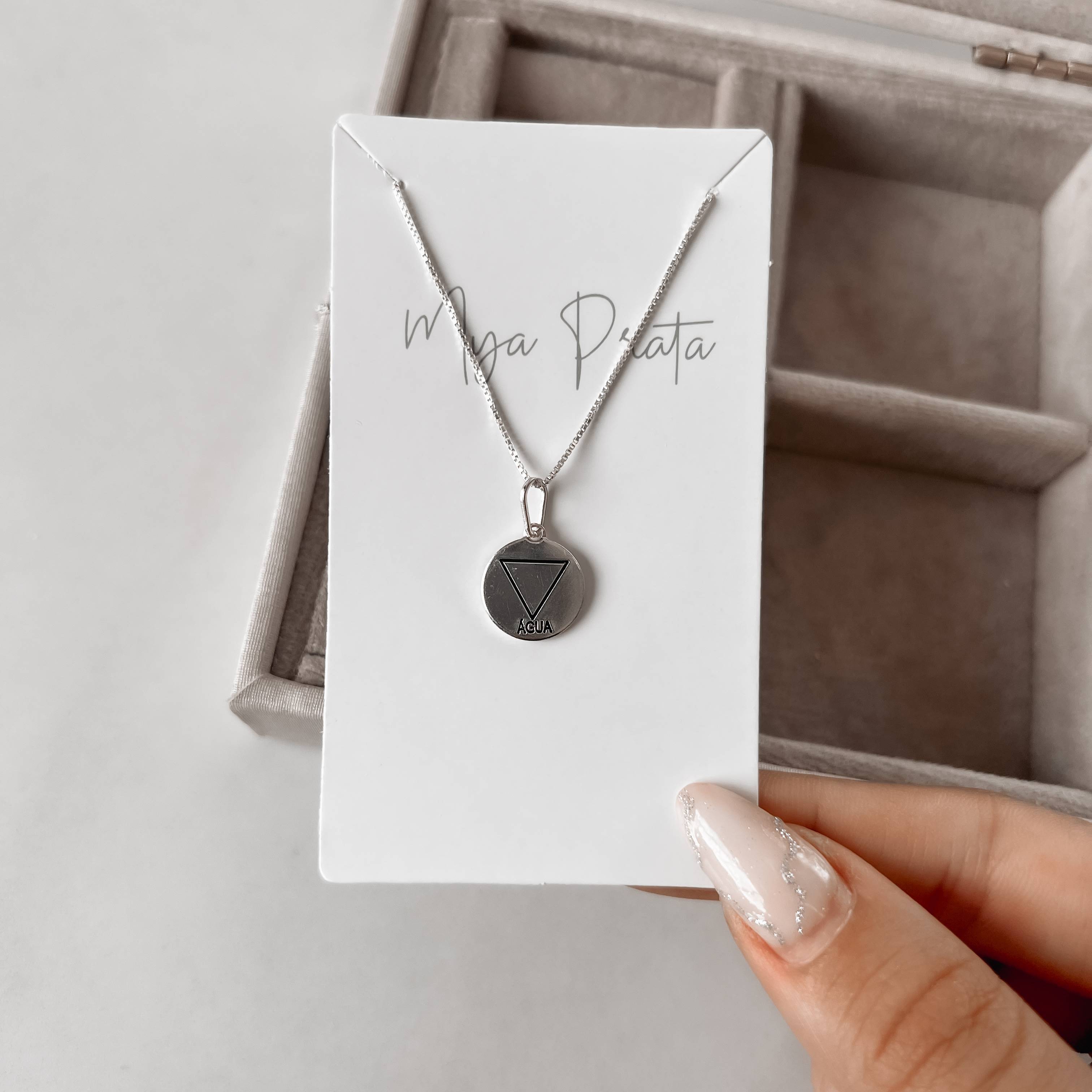 Imagem Colar pingente medalha elemento Agua resina 12mm 45cm