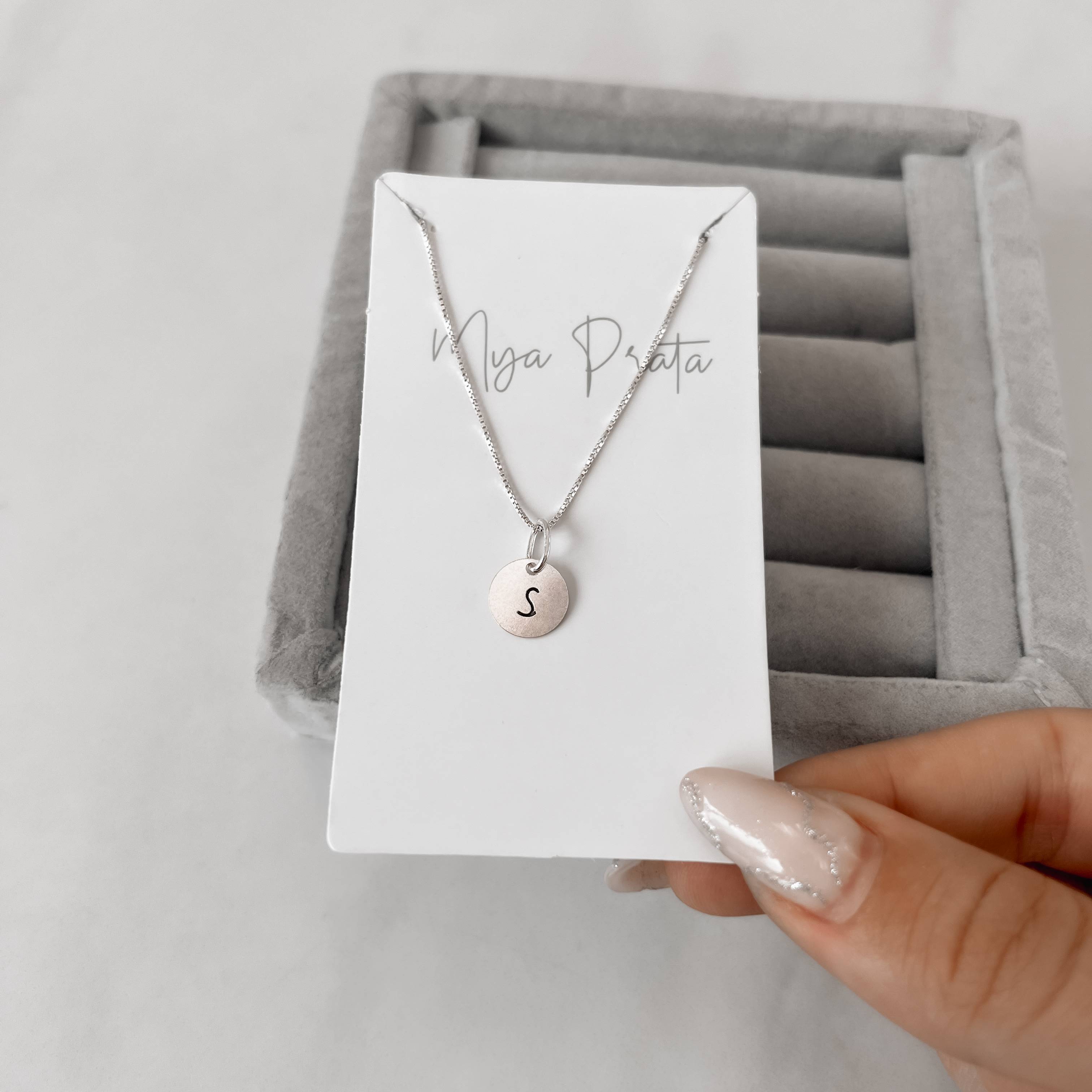 Imagem Colar pingente medalha letra S 10mm 40cm