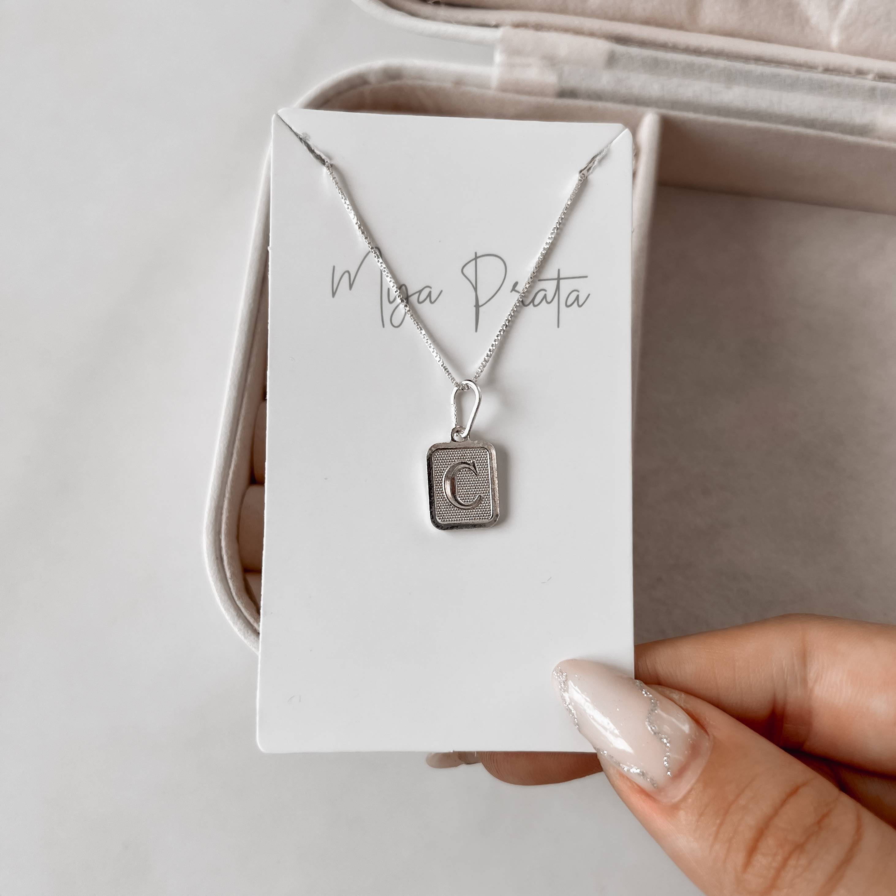 Imagem Secundária Colar pingente placa letra C 12mm 45cm