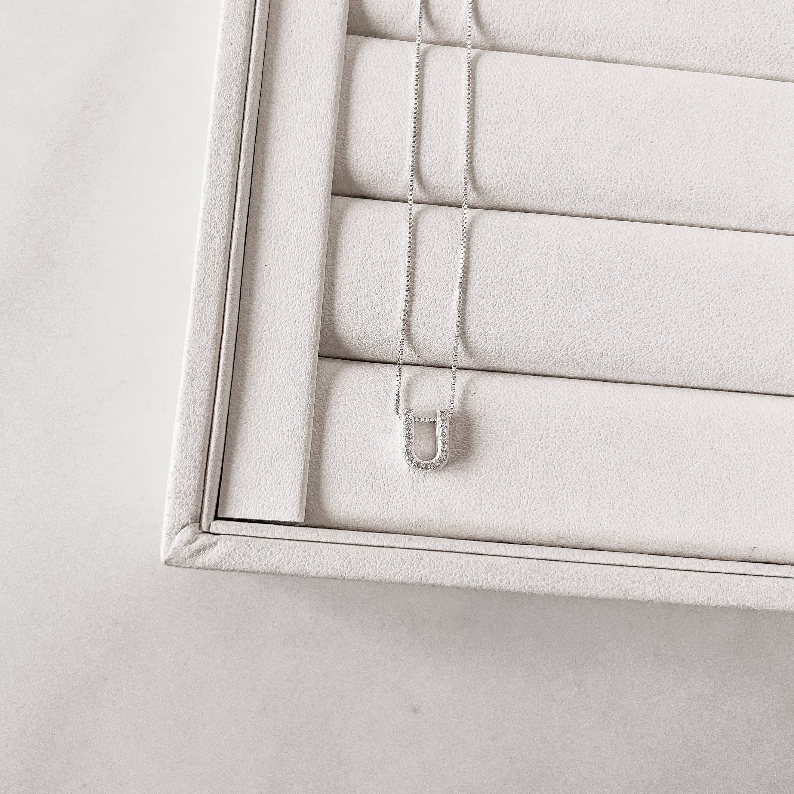 Imagem Colar letra U cravejada 9mm 45cm