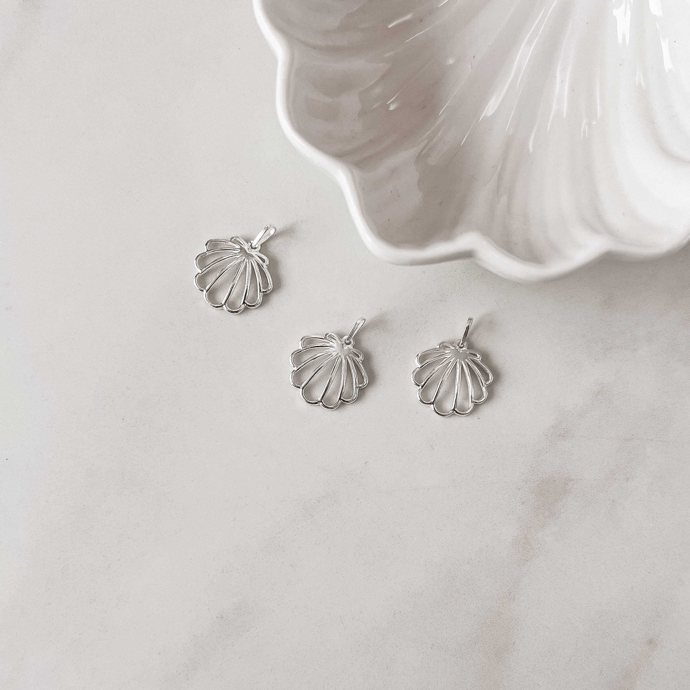 Pingente concha vazada 20mm