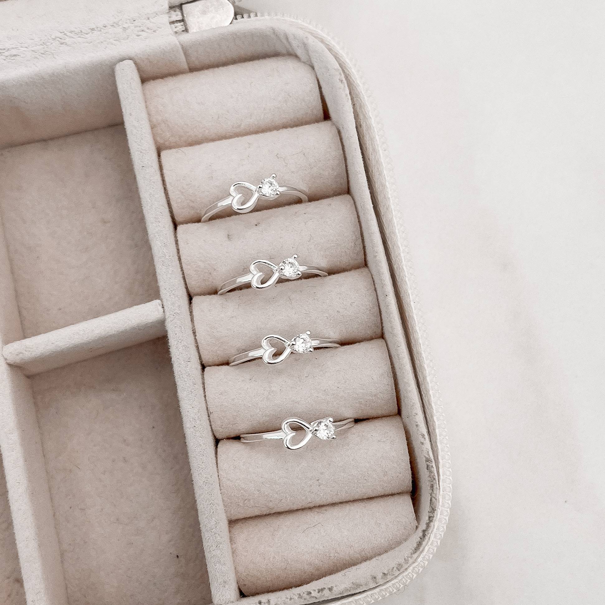 Imagem Secundária Anel coração de lado e zircônia