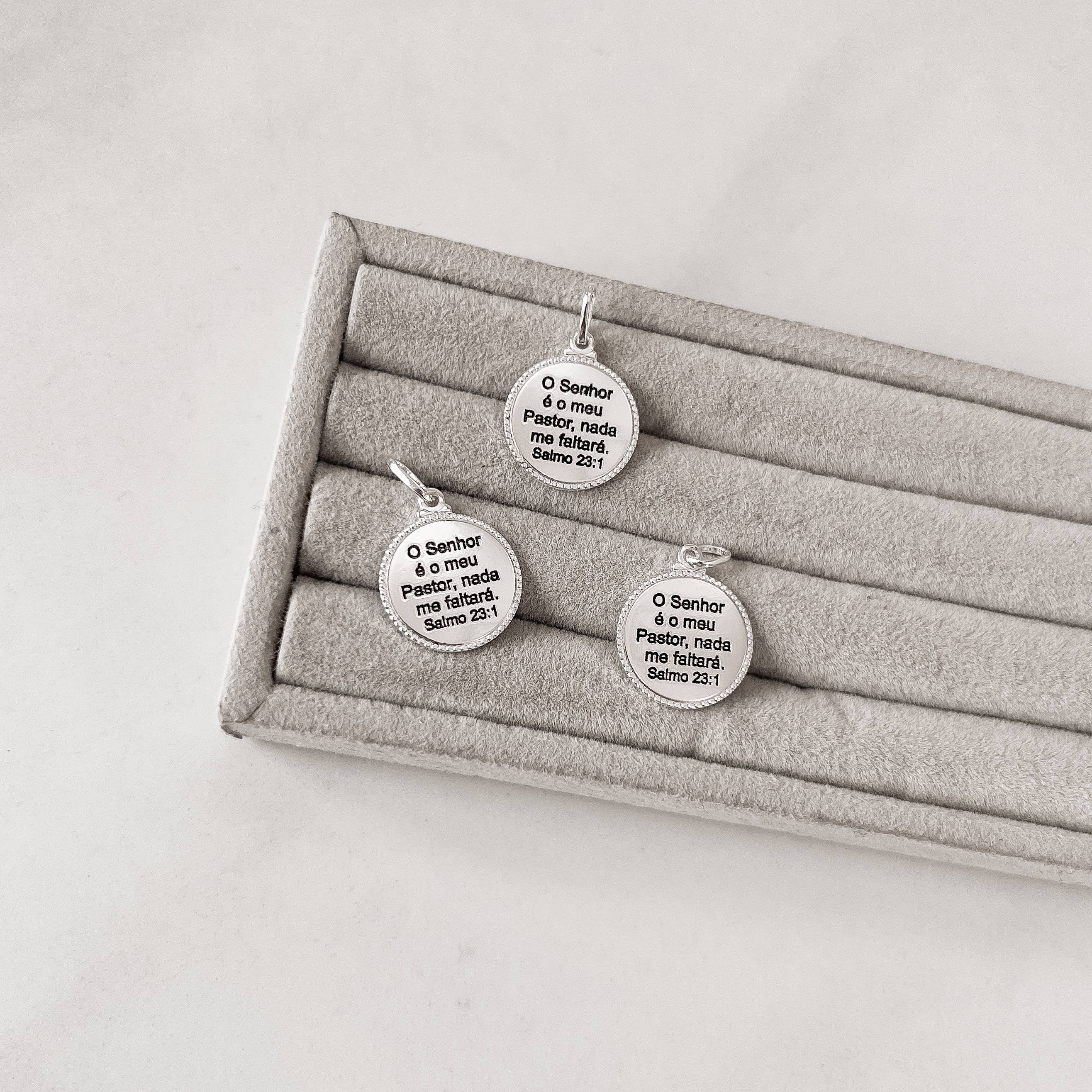 Pingente medalha Salmo 23:1 envelhecido 15mm