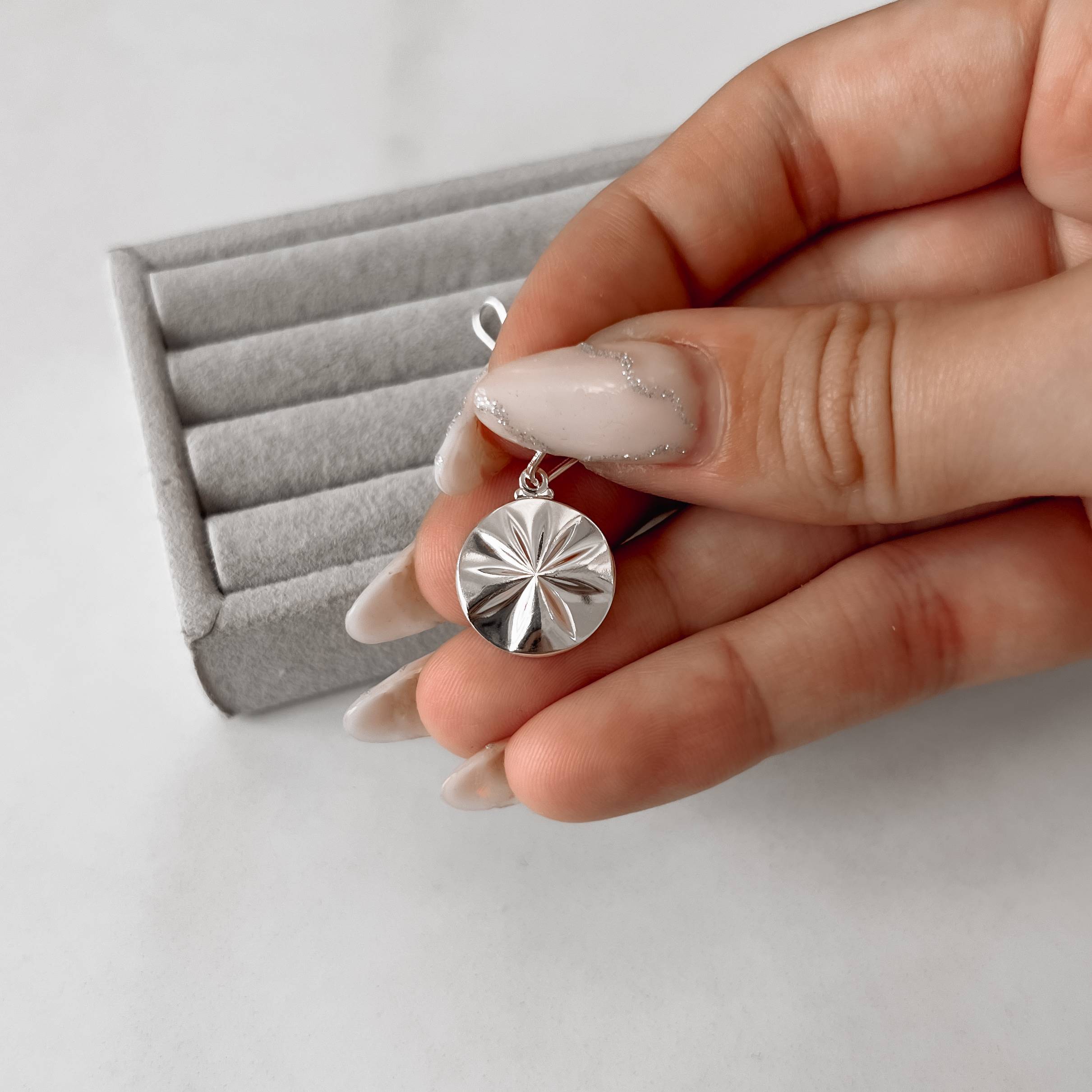 Pingente medalha flor com vinco18mm