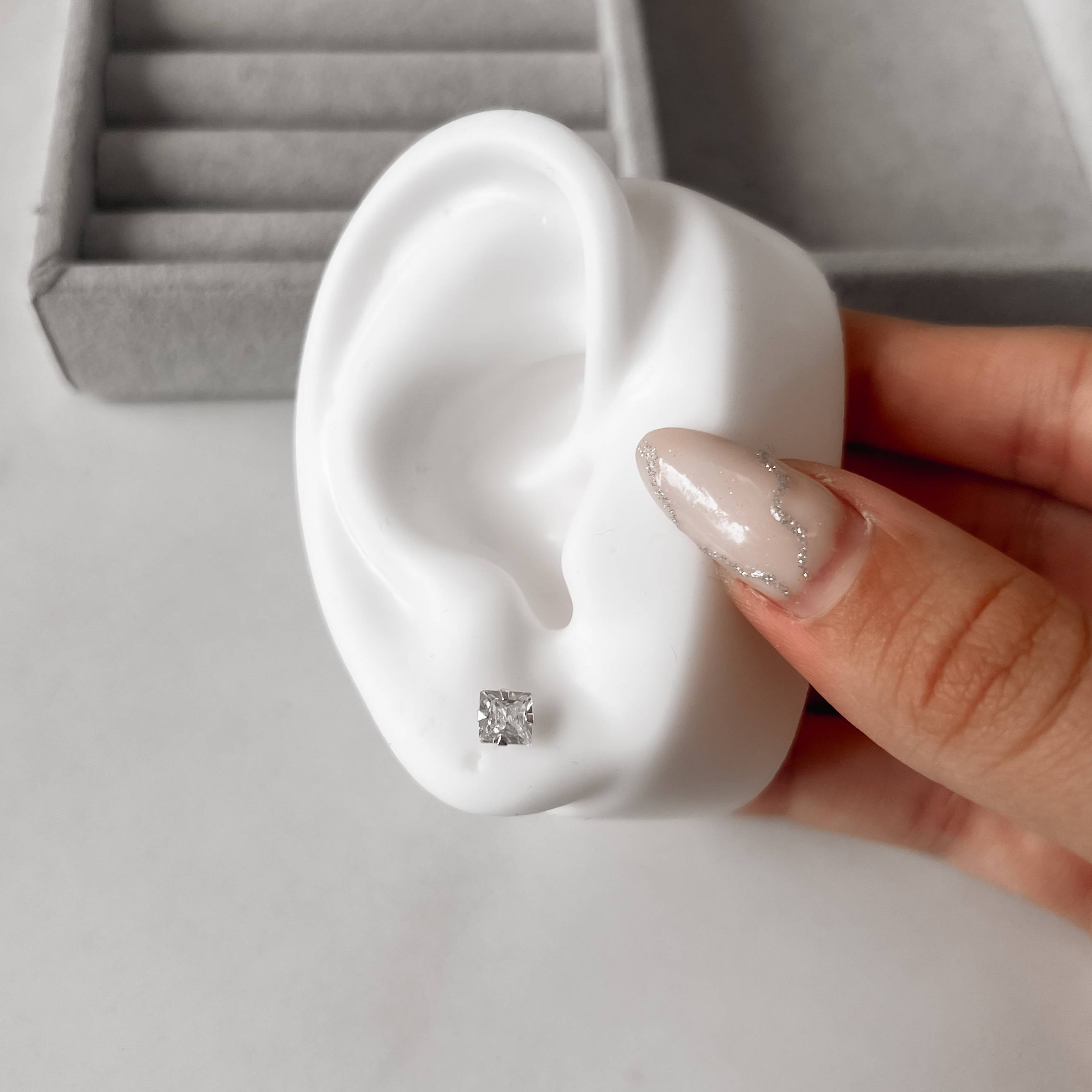 Imagem Brinco zircônia quadrada cristal 5mm