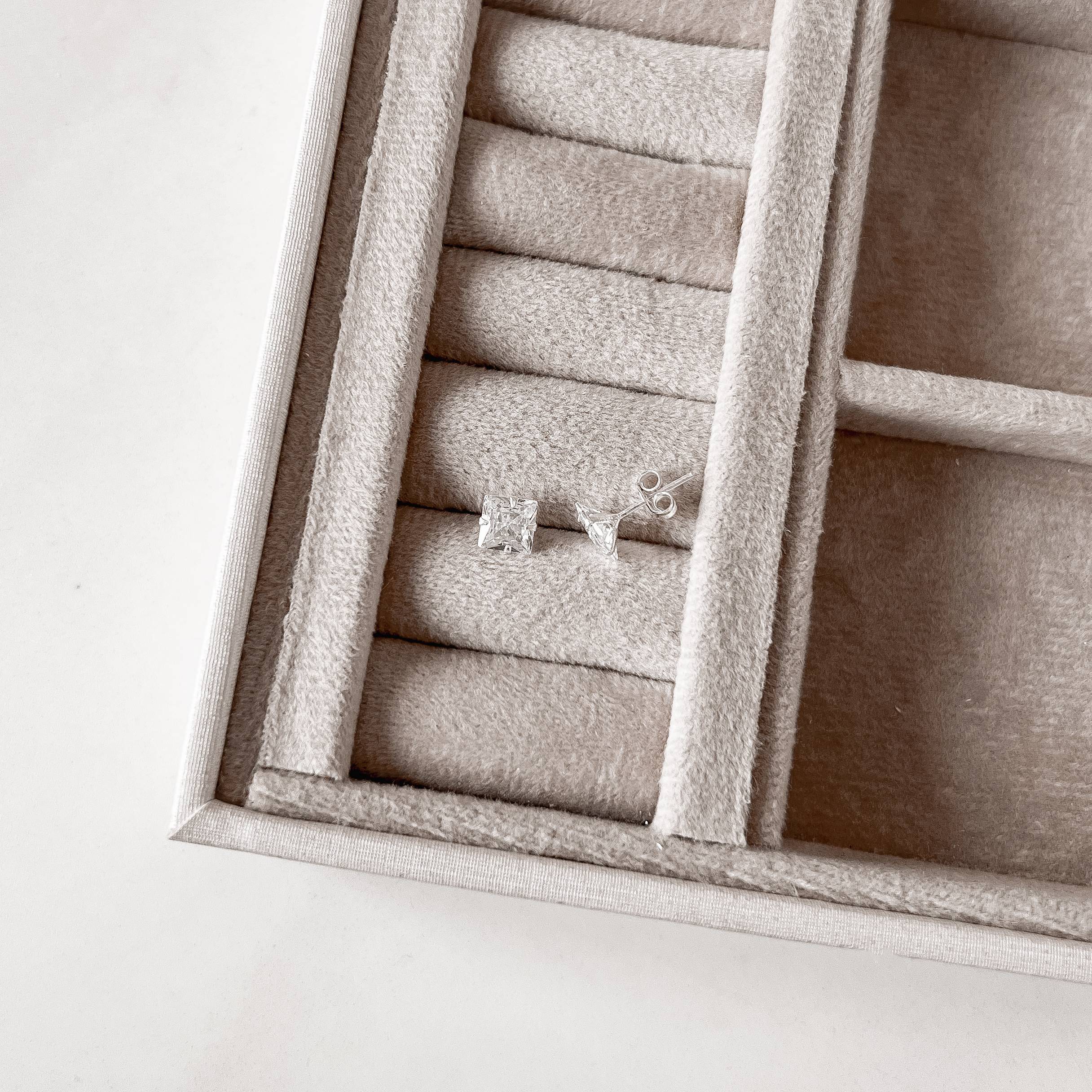 Imagem Brinco zircônia quadrada cristal 6mm