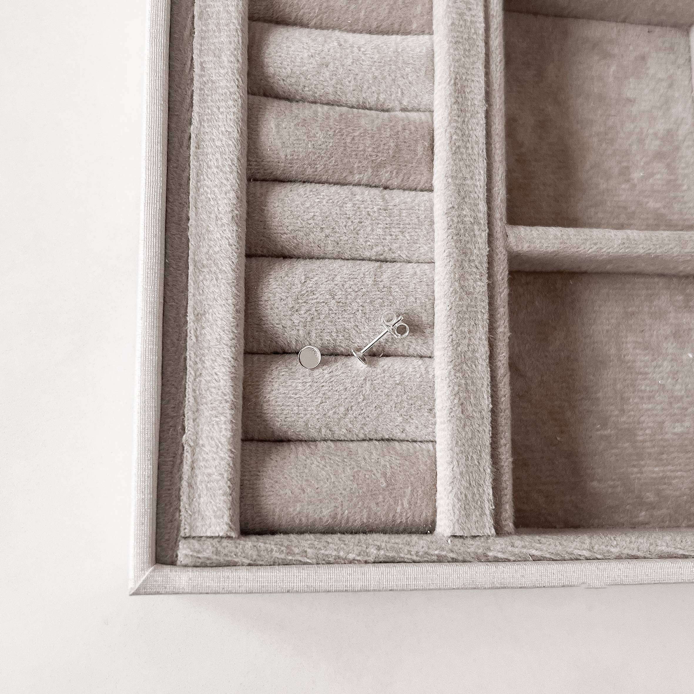 Brinco círculo liso 4mm