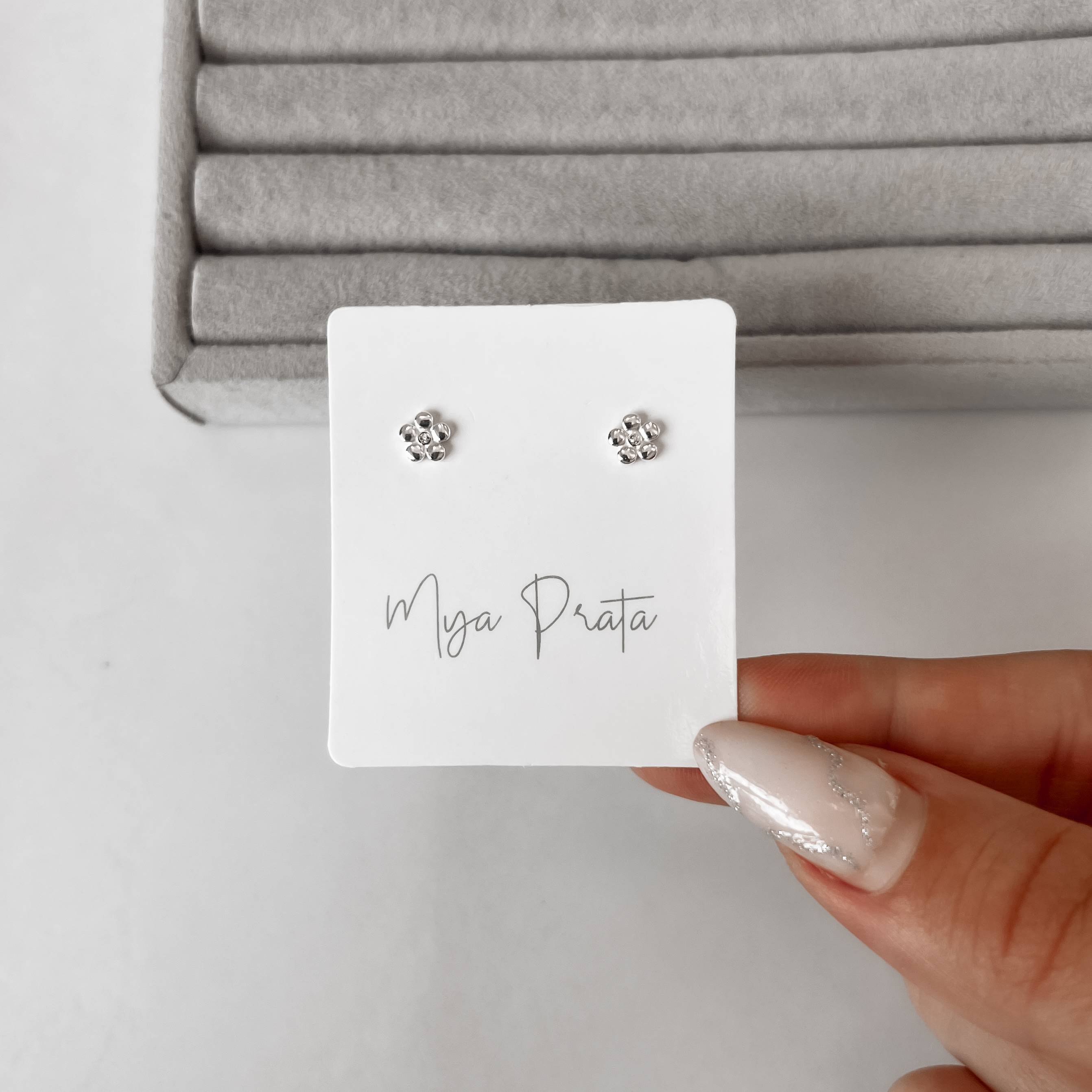 Imagem Secundária Brinco flor miolo zircônia 5mm