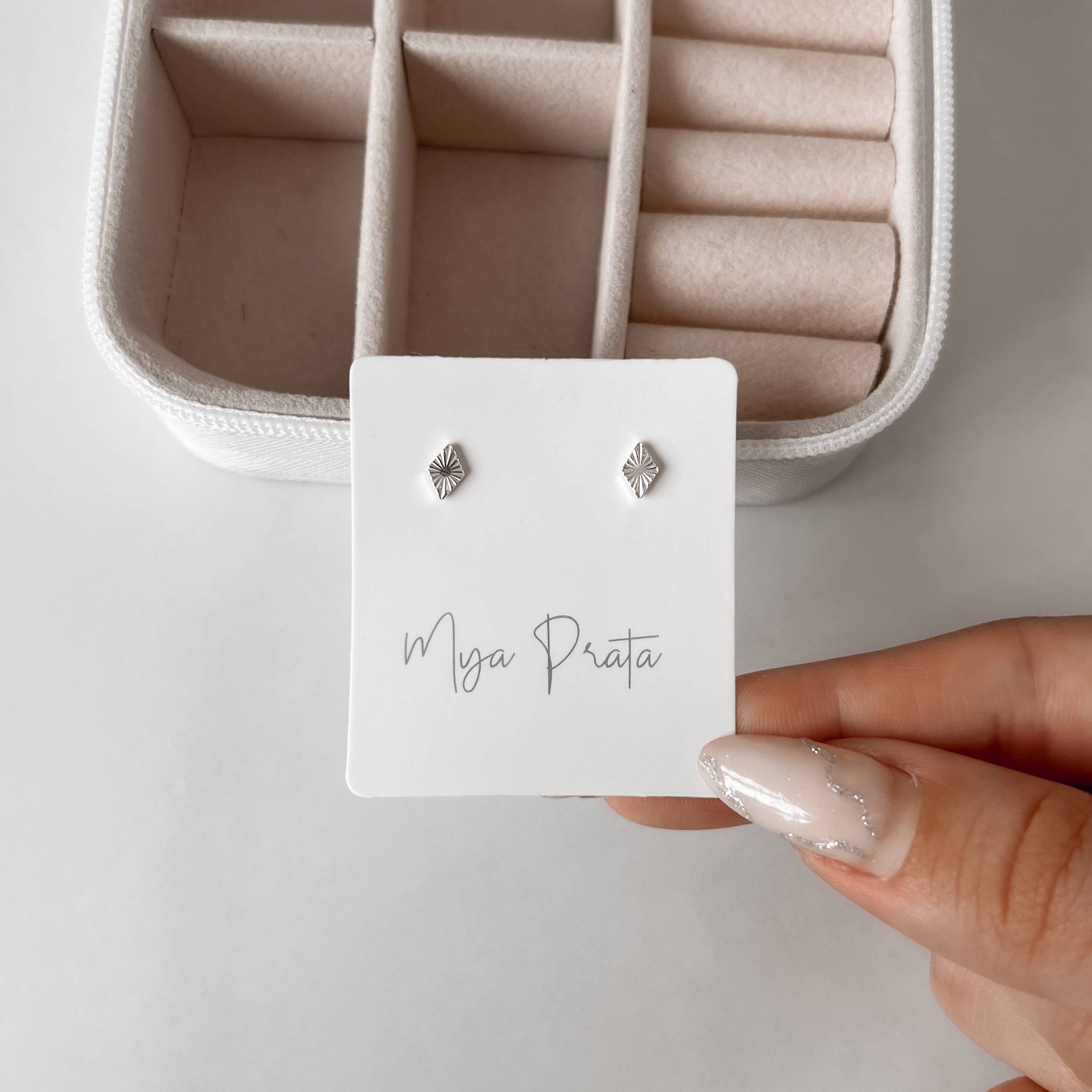 Brinco losango com vinco 6mm