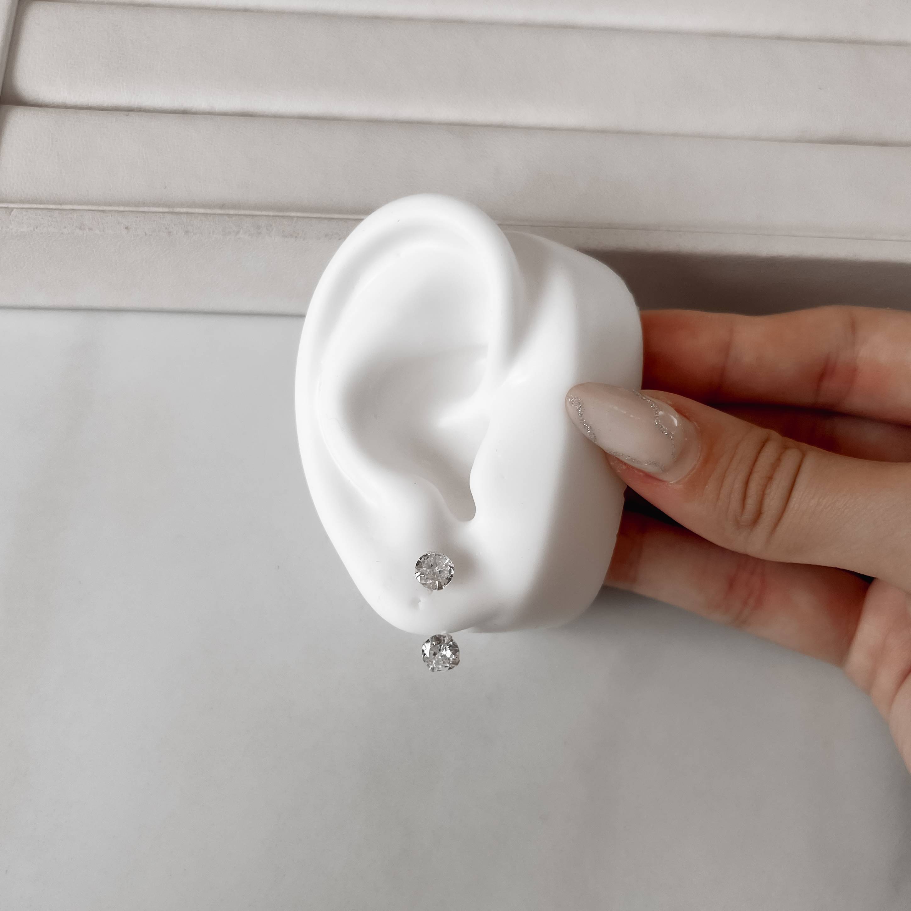 Imagem Brinco duas zircônias cristal 6mm