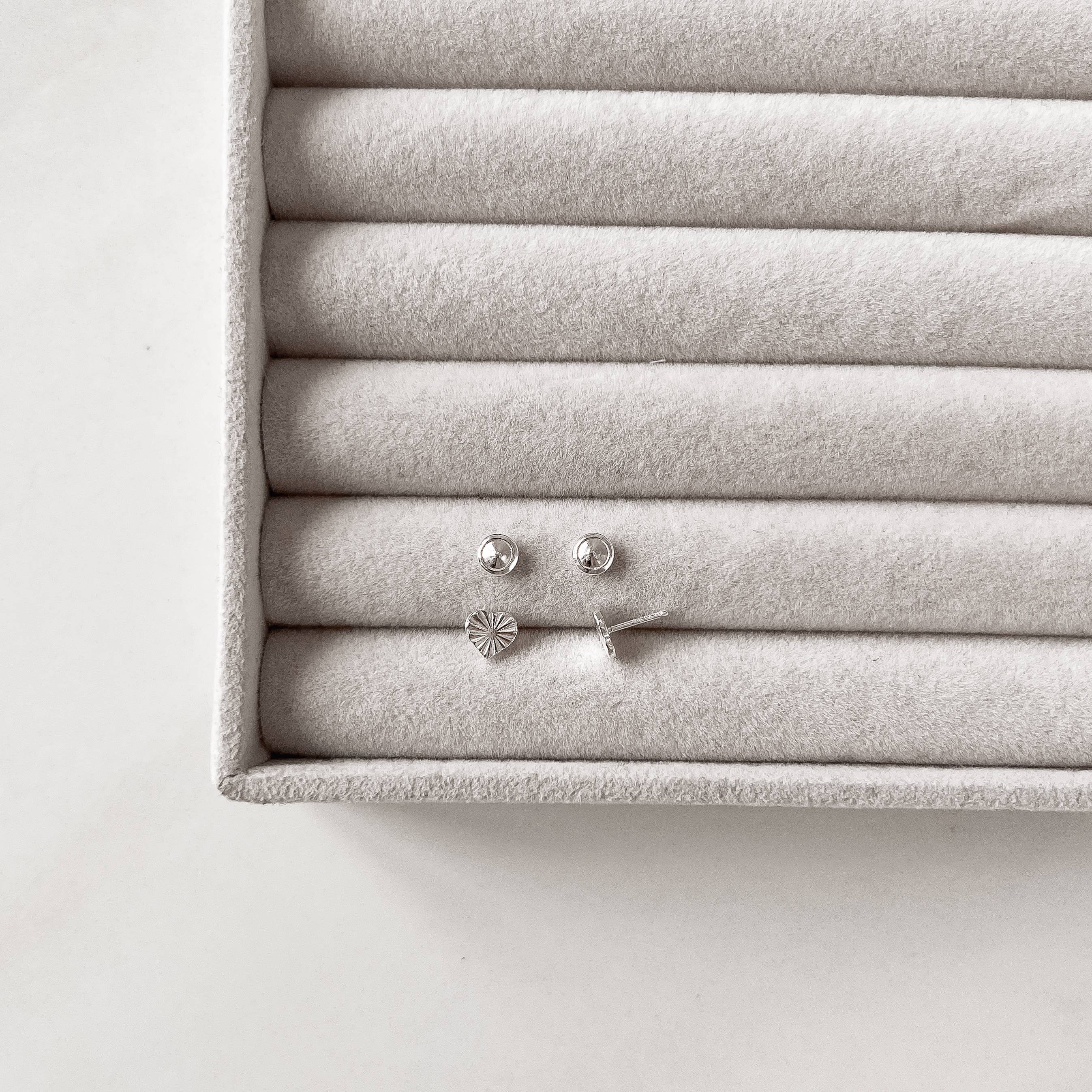 Imagem Brinco infantil coração vinco 6mm tarraxa baby