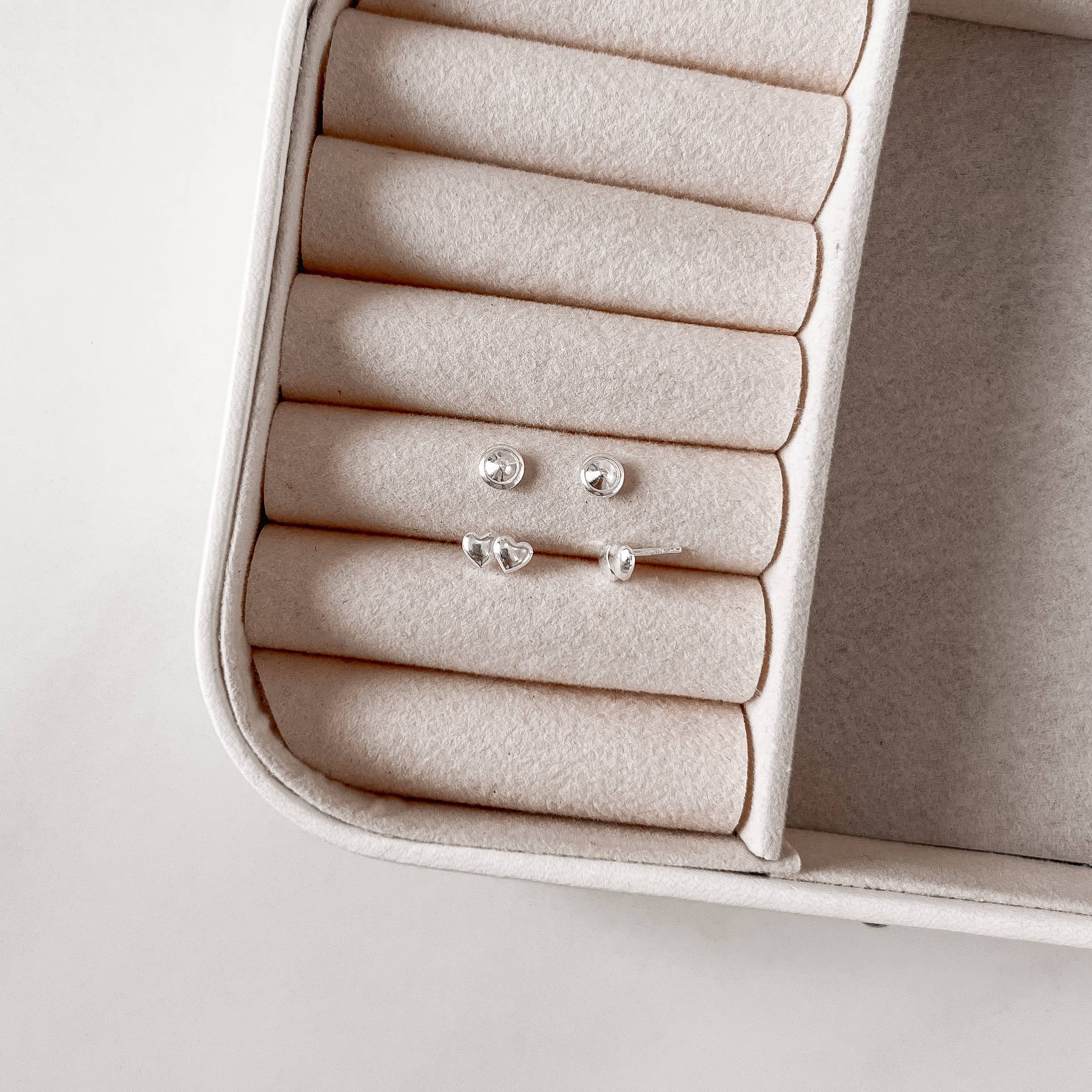 Imagem Secundária Brinco infantil dois corações 8mm tarraxa baby