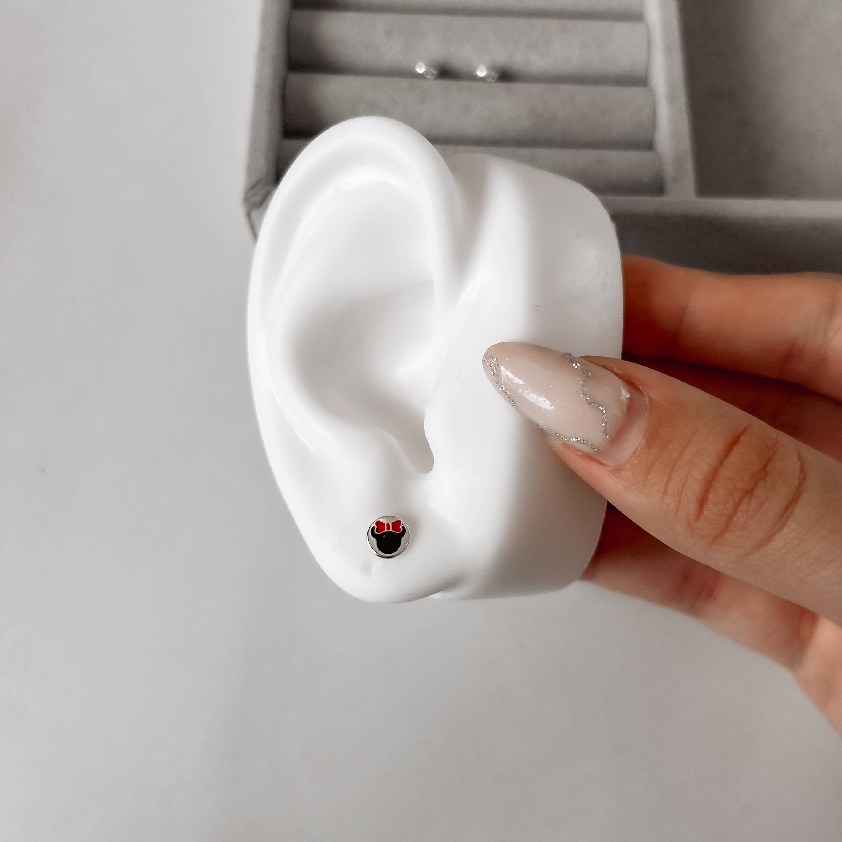 Brinco infantil medalha minnie resina 6mm tarraxa baby