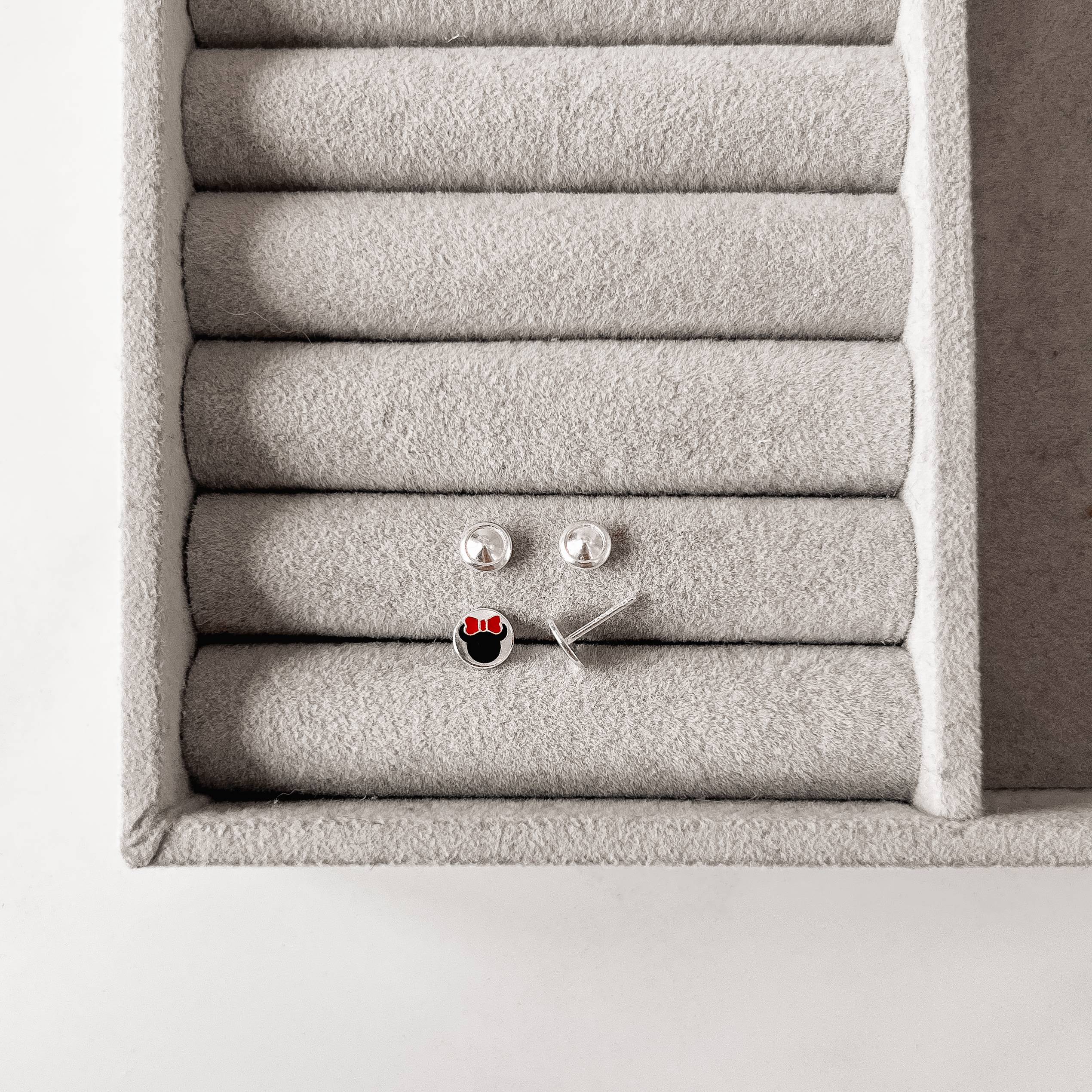 Imagem Secundária Brinco infantil medalha minnie resina 6mm tarraxa baby