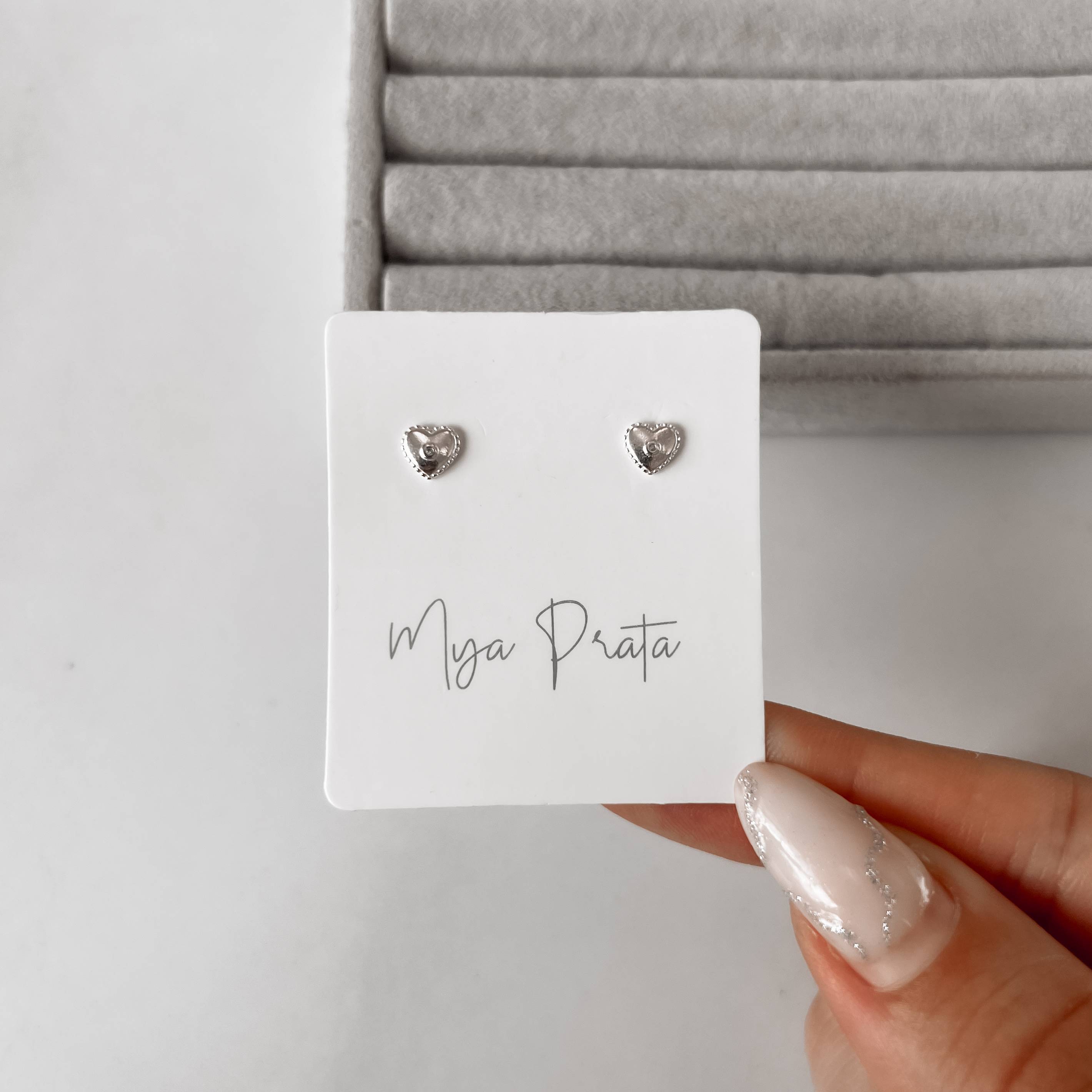 Imagem Secundária Brinco coração rendado detalhe zircônia 5mm