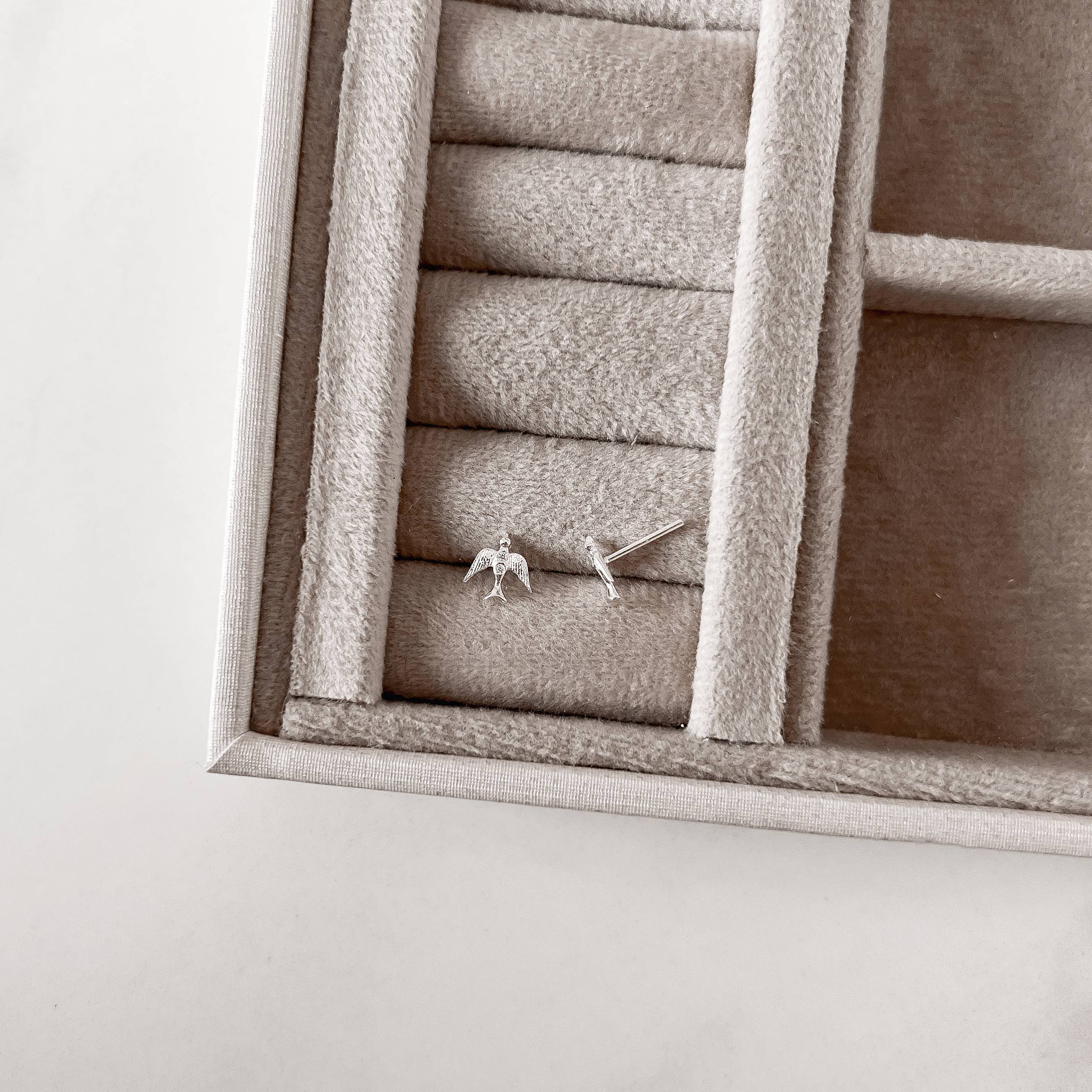 Imagem Secundária Brinco passarinho com zircônias 7mm