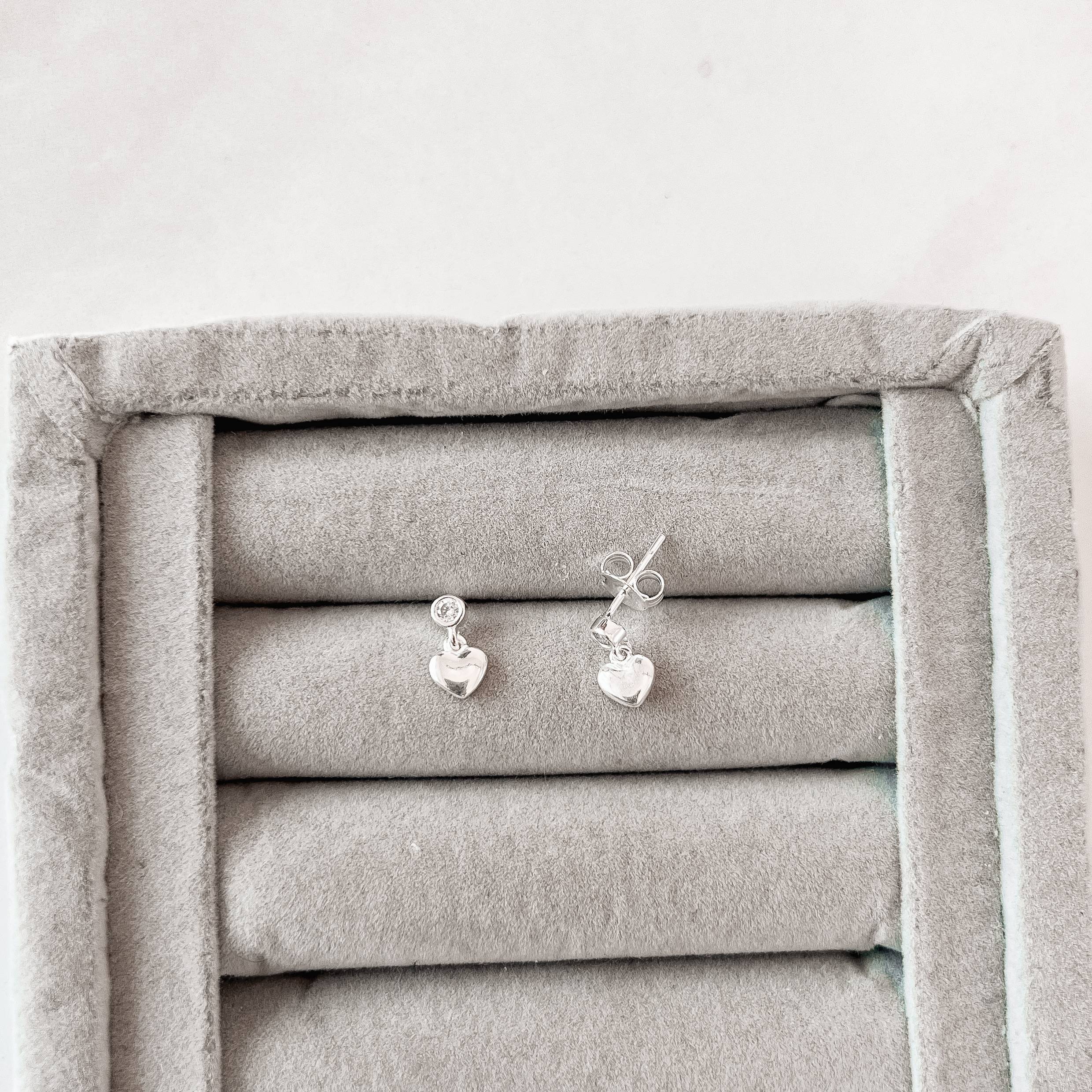 Imagem Secundária Brinco zircônia redonda 3mm pingente coração