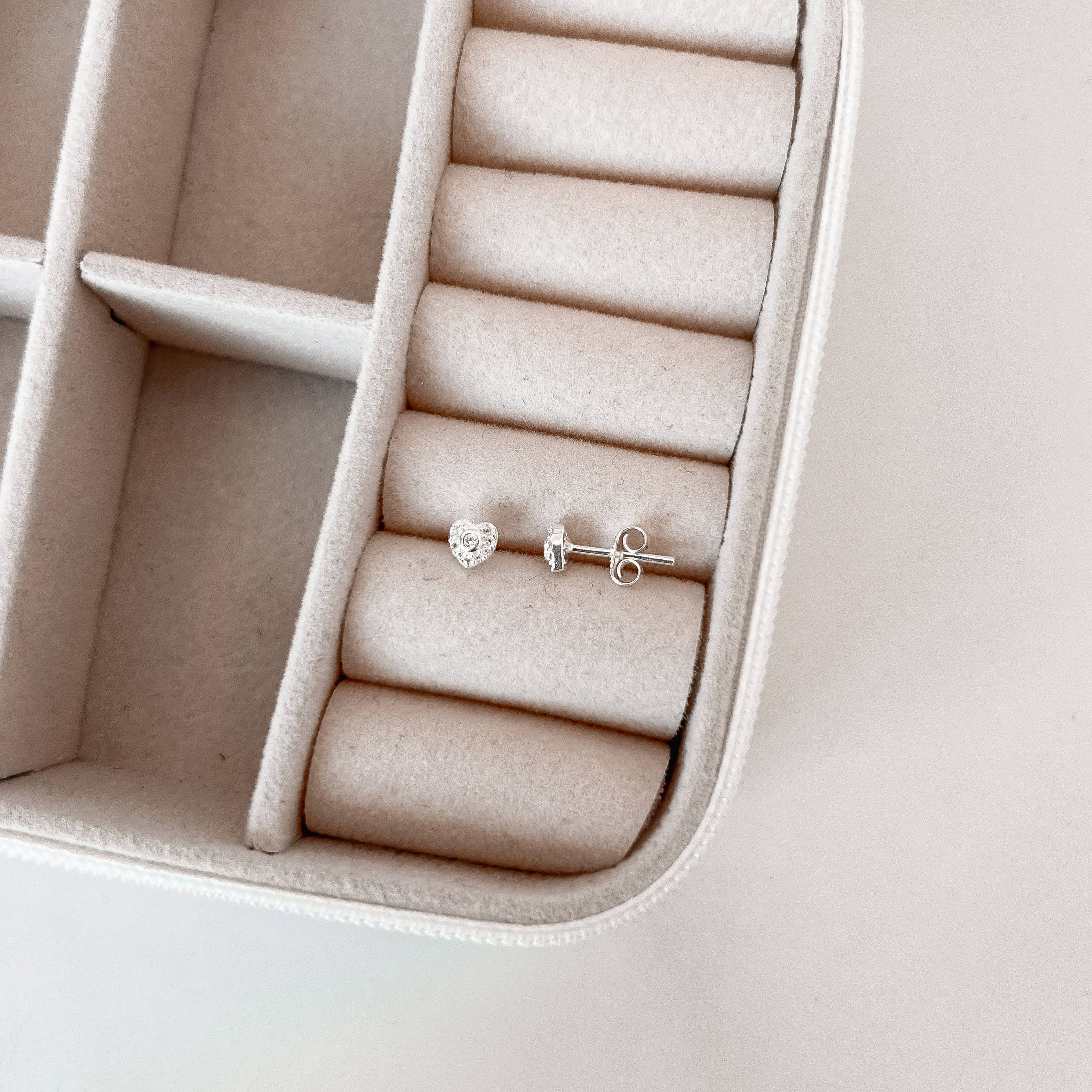 Imagem Secundária Brinco coração cravejado 4mm