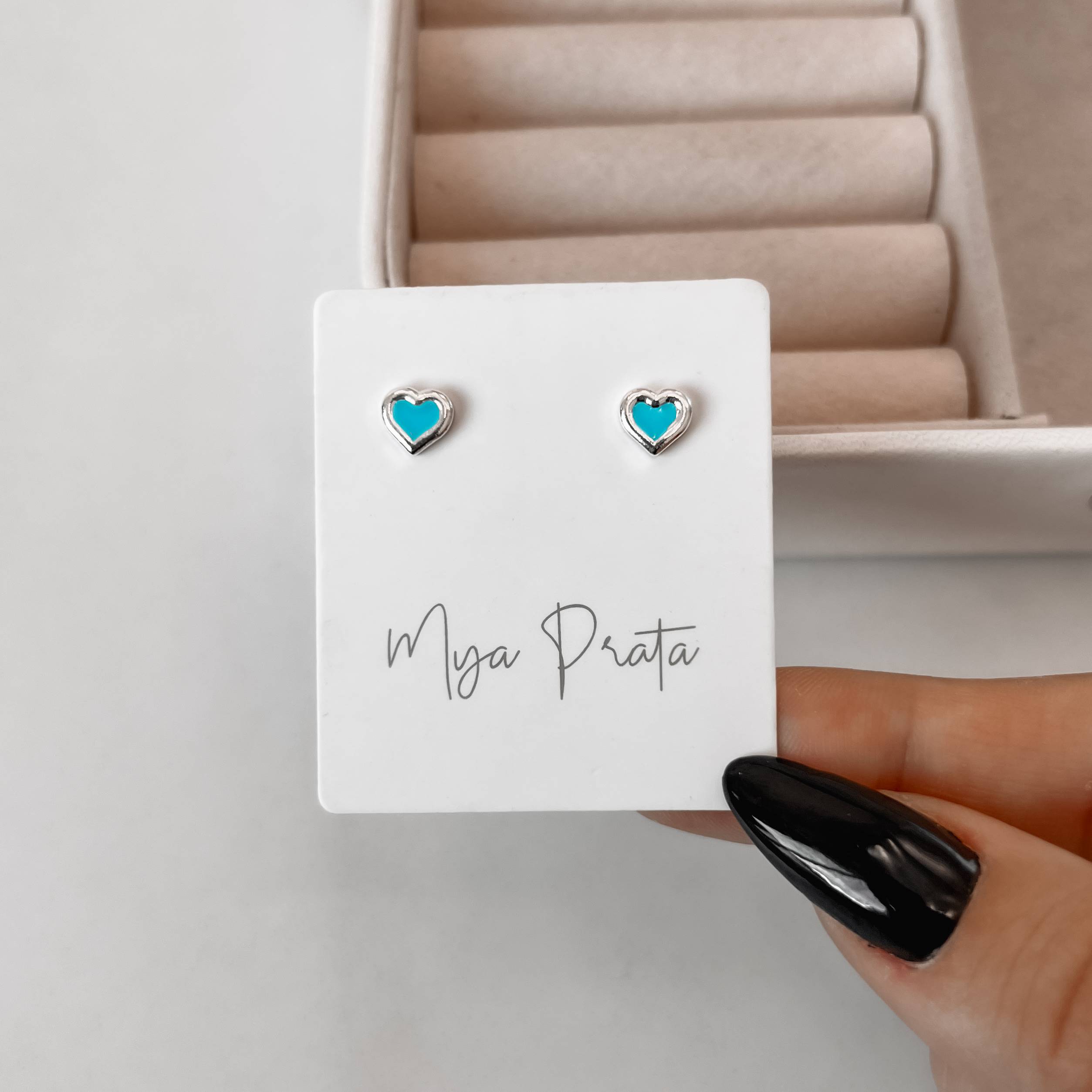 Brinco infantil coração resina azul 6mm tarraxa baby