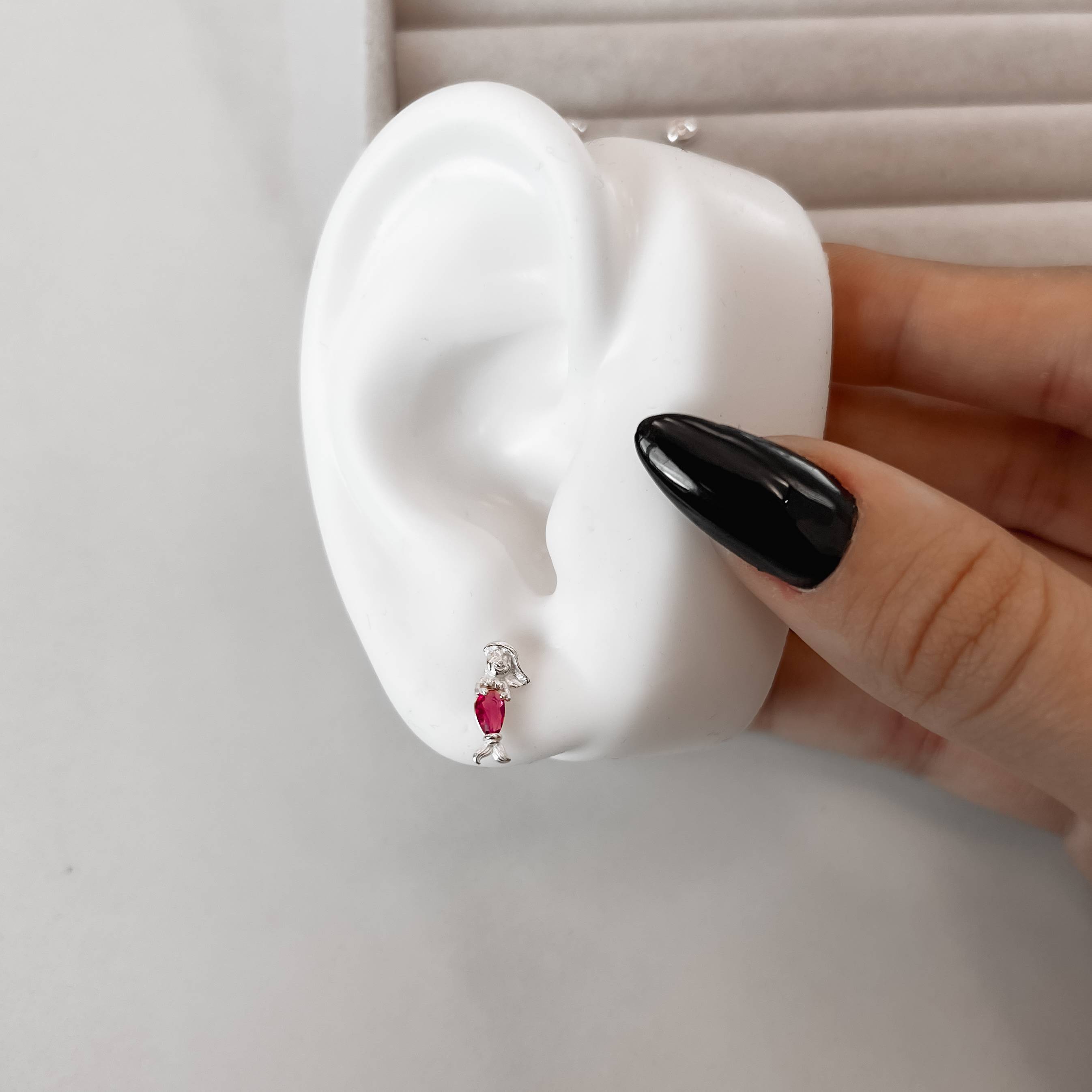 Imagem Secundária Brinco infantil sereia com zircônia gota cereja 12mm tarraxa baby