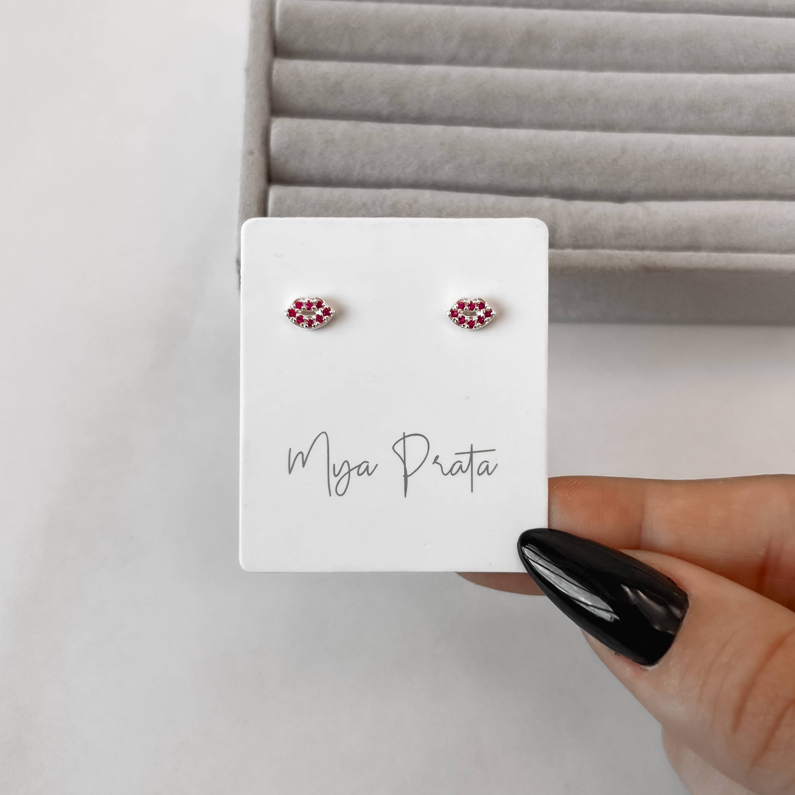 Imagem Brinco boca cravejada rosa 7mm