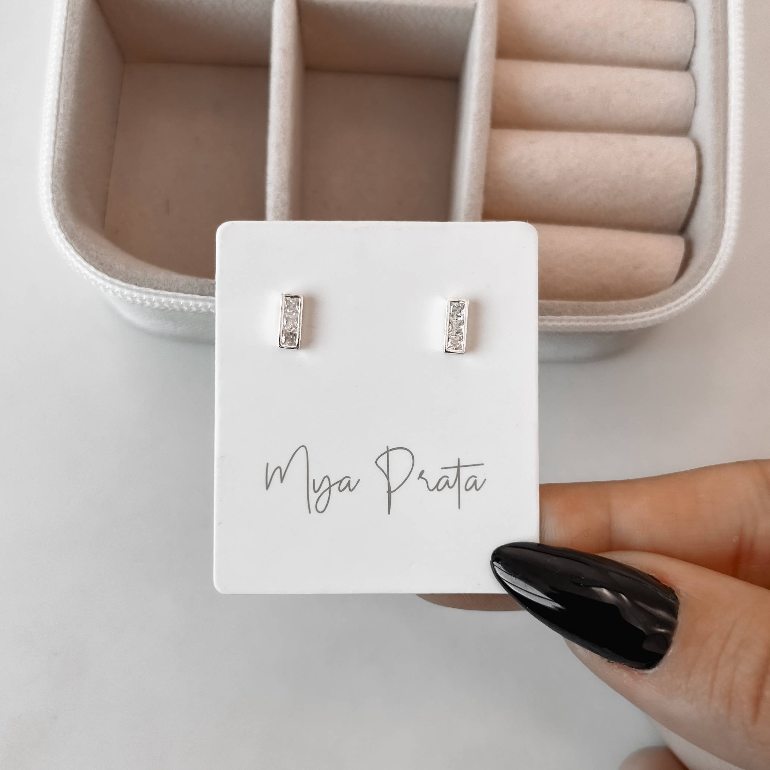 Imagem Brinco palito cravejado 7mm