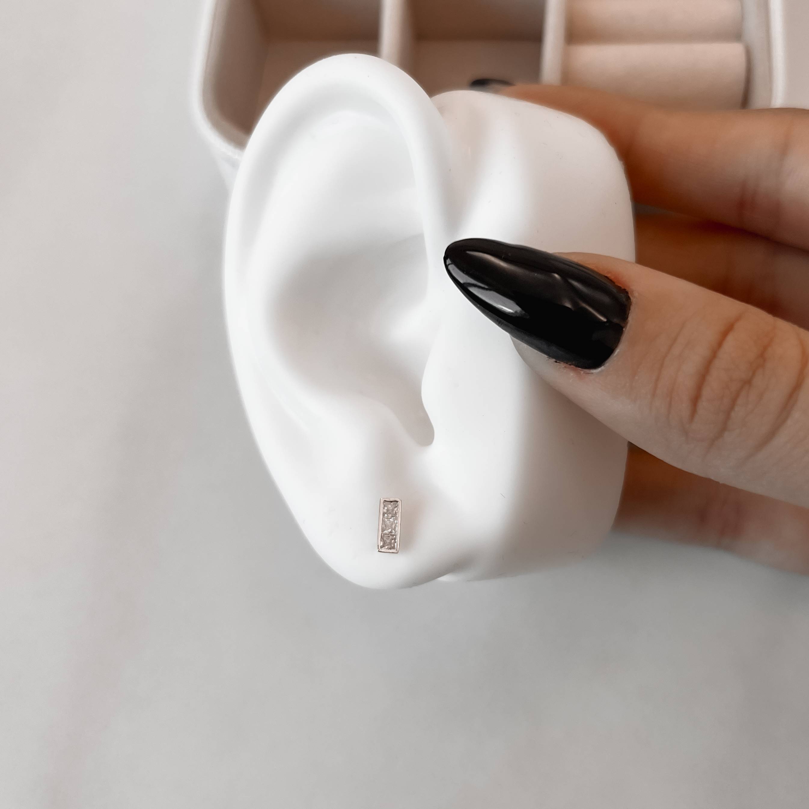 Imagem Secundária Brinco palito cravejado 7mm