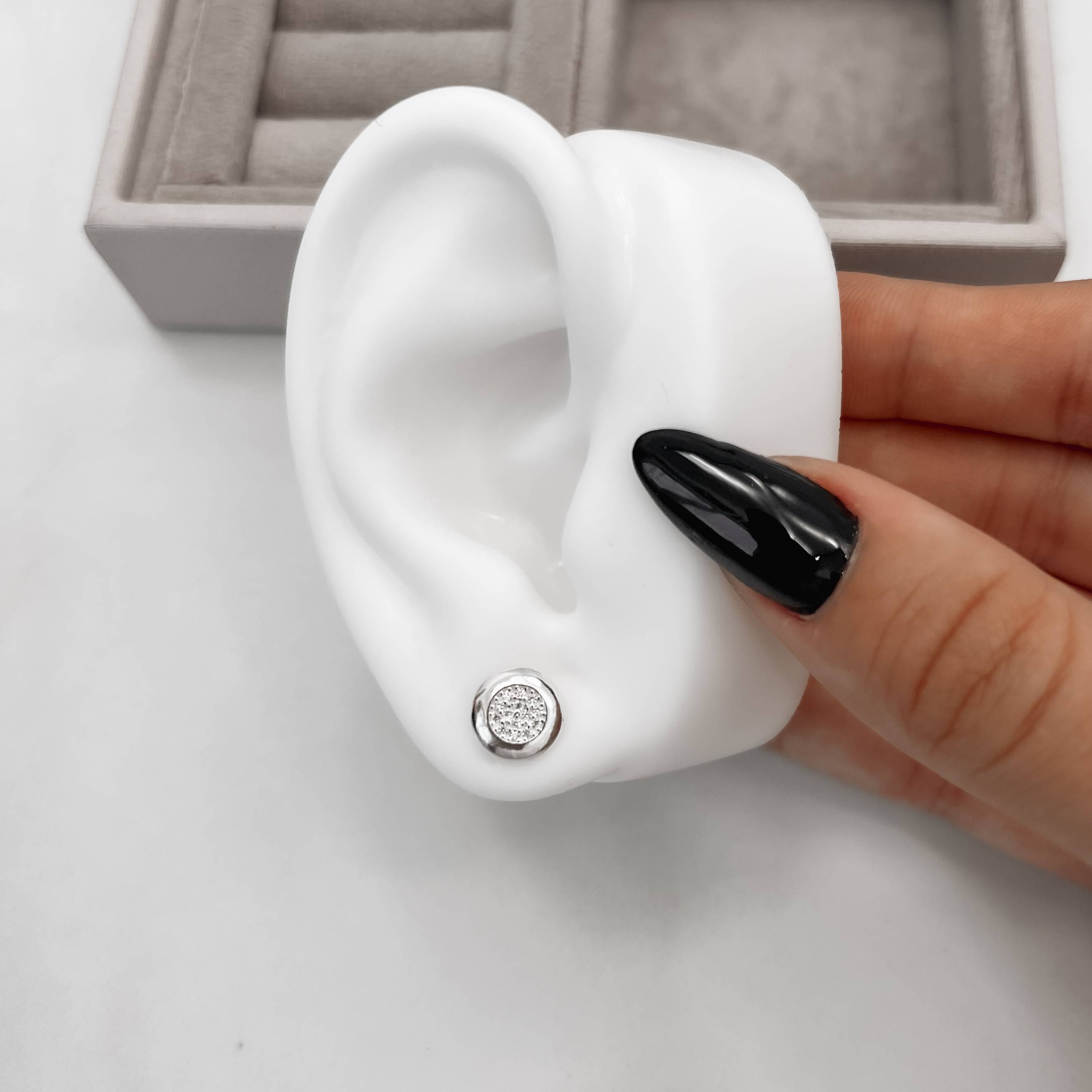 Imagem Brinco circulo com meio cravejado 9mm