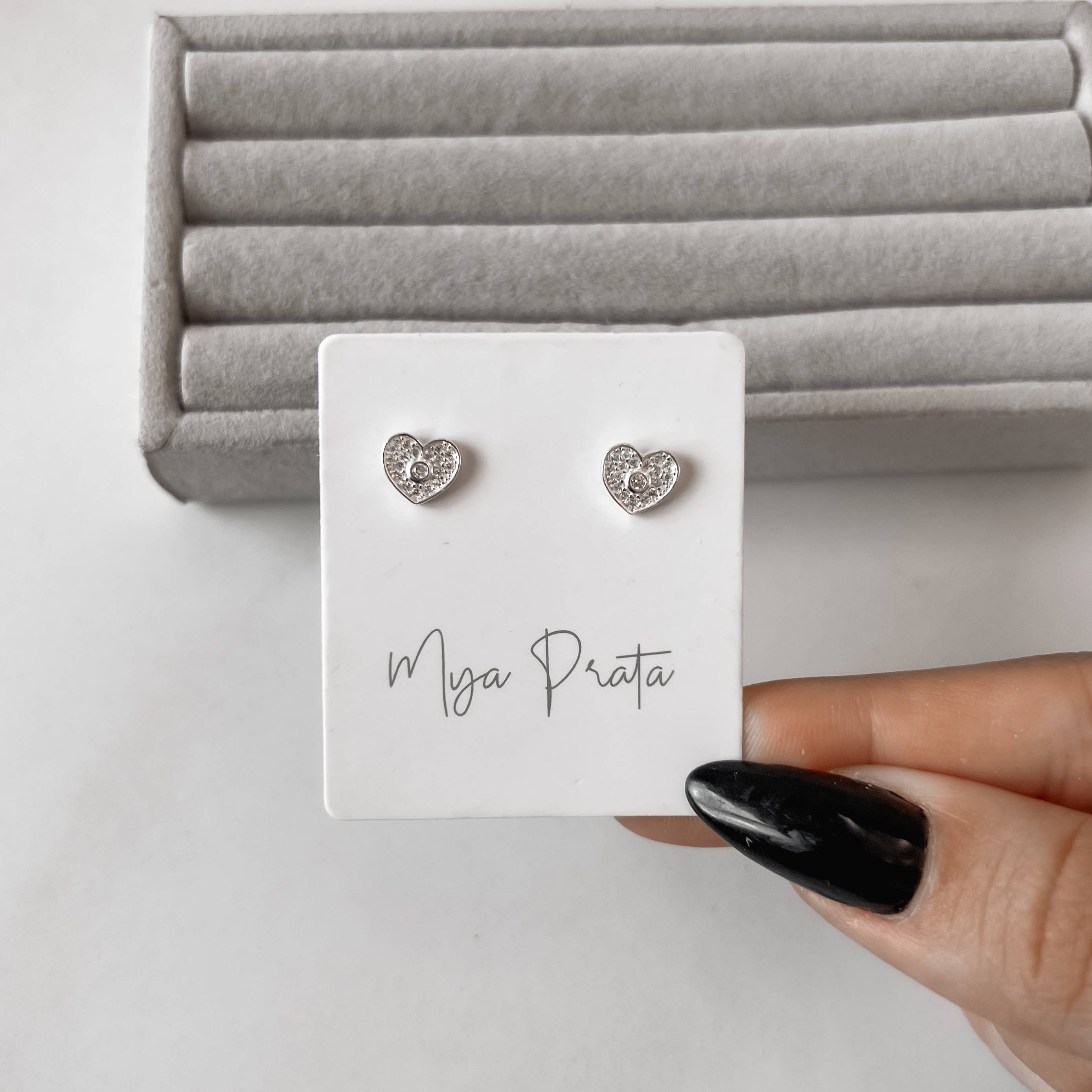 Imagem Brinco coração cravejado detalhe zircônia 8mm