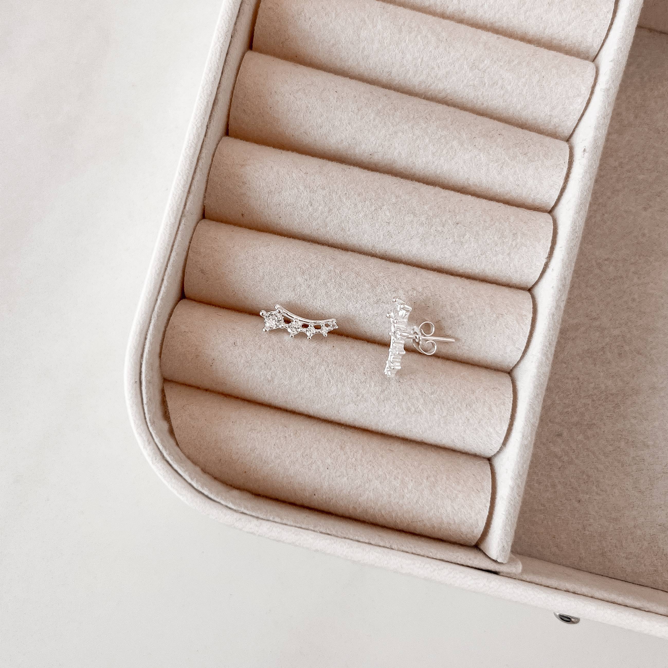 Imagem Brinco curva lisa e cravejada 13mm