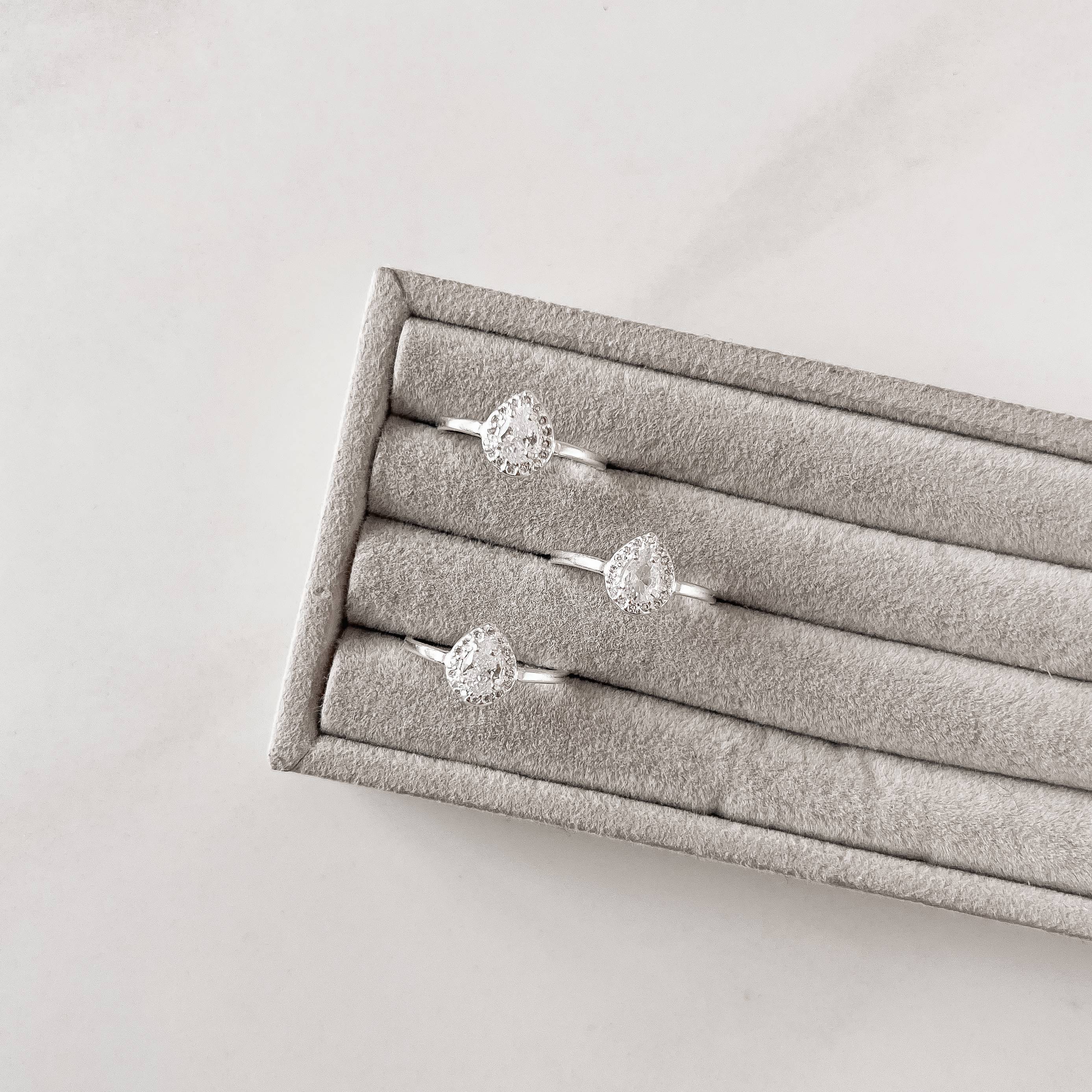 Imagem Anel solitário gota cravejada